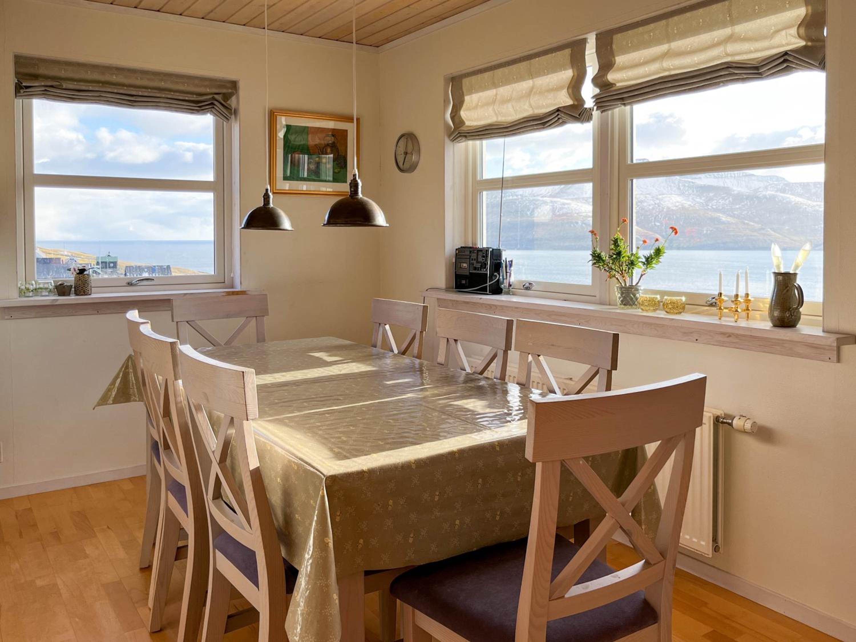 Sea & Mountain View 3 Bedroom Images