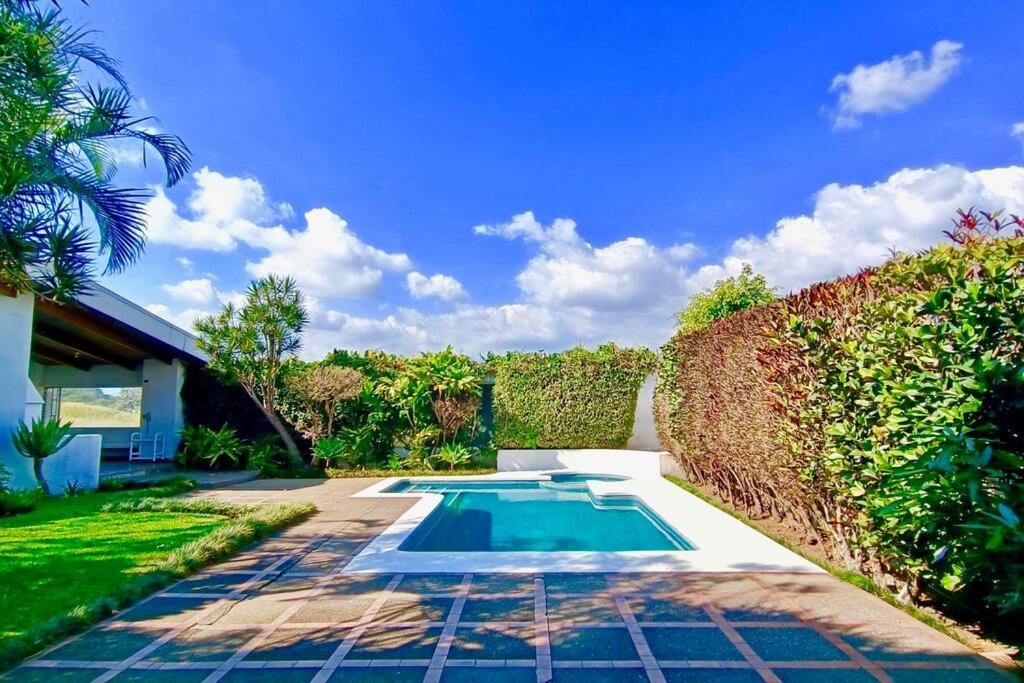 Hermosa Habitación privada en la Sabana, San Jose Images