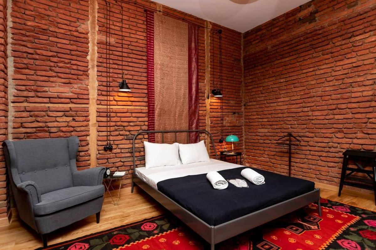 Stylish 1BR apt Close to Rustaveli Avenue Images