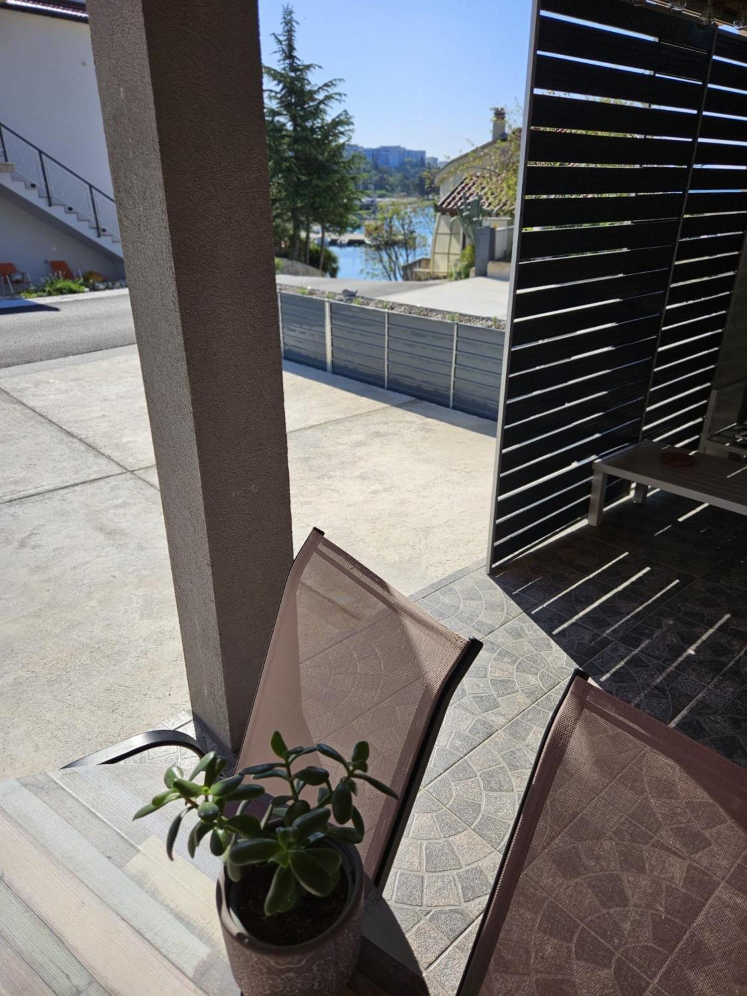 Roberto Apartment Images