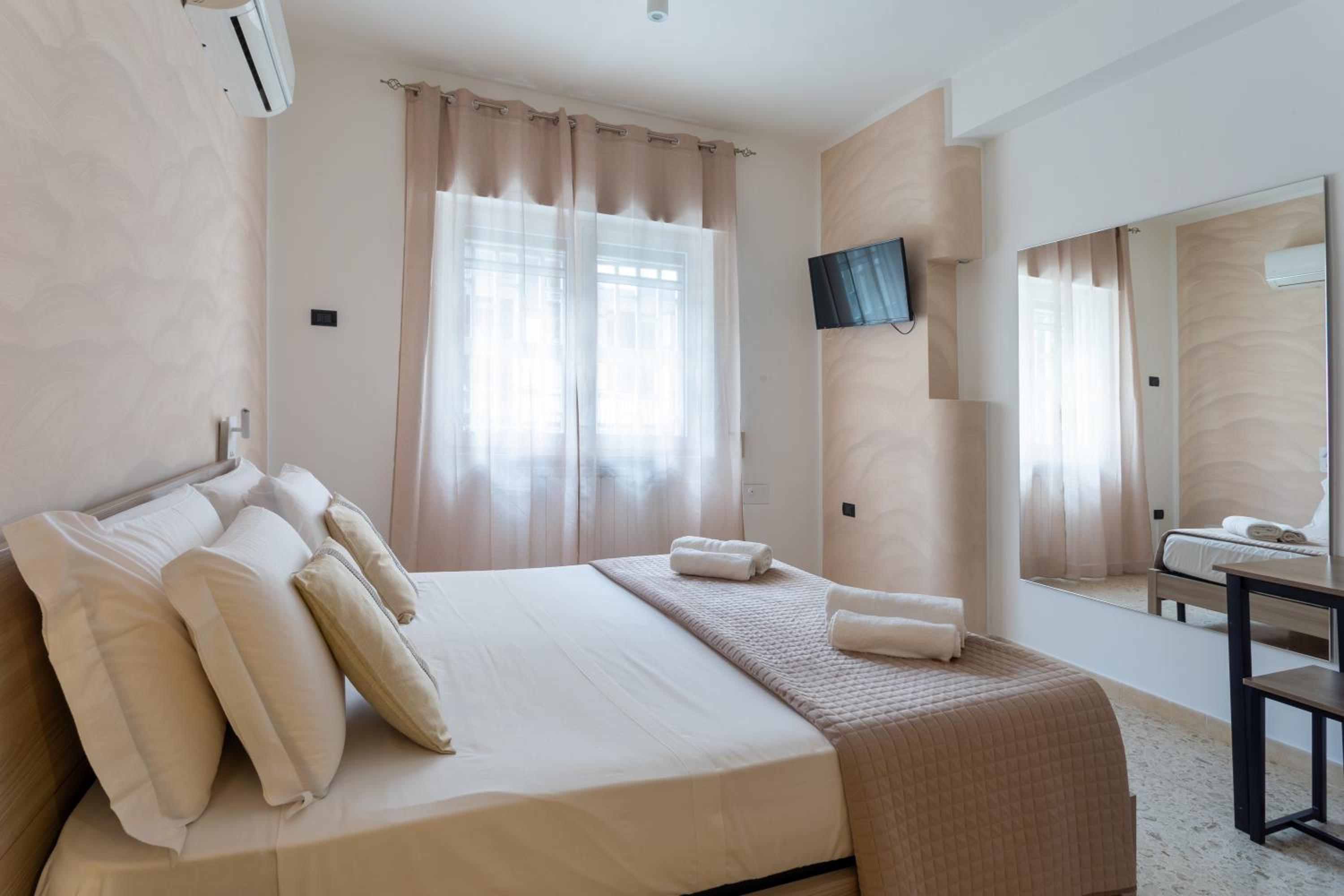 Napoli Fly Guest House 290 Images