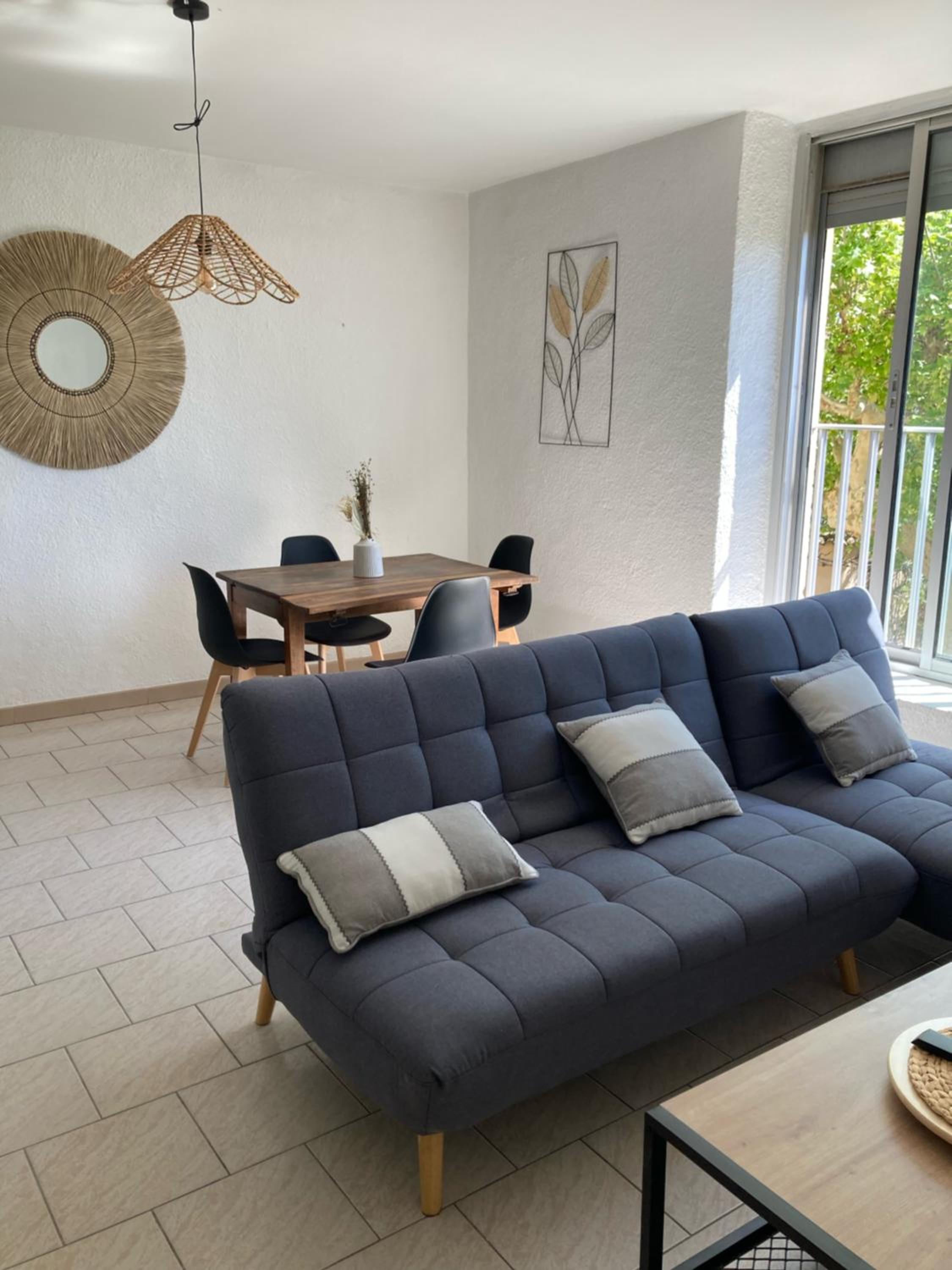 Spacieux 2 chambres, CLIM, parking prive ferme, LOCAL VELOS Images