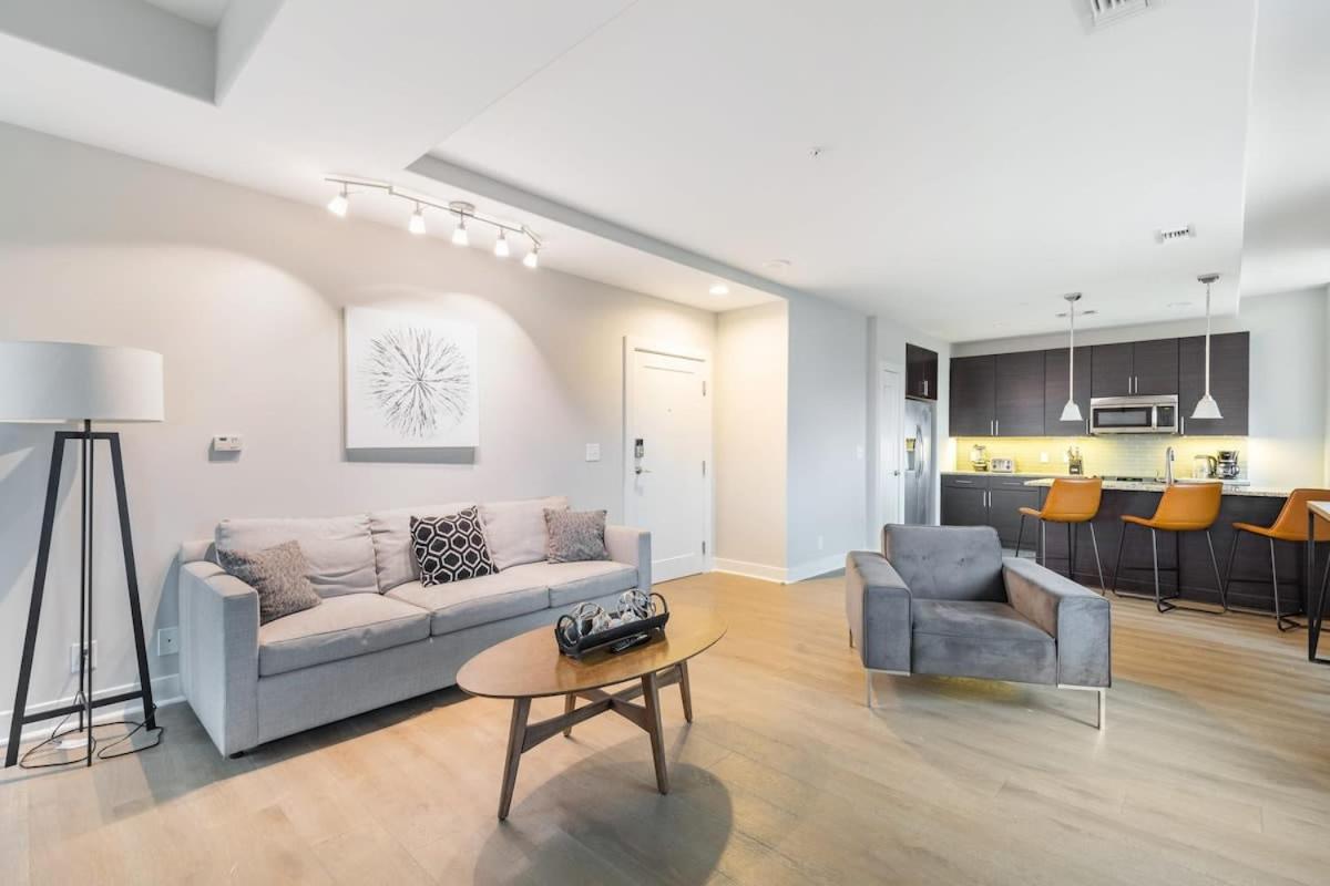 2B 2BA Distinguished Apartment Rooftop Pool & Gym Images
