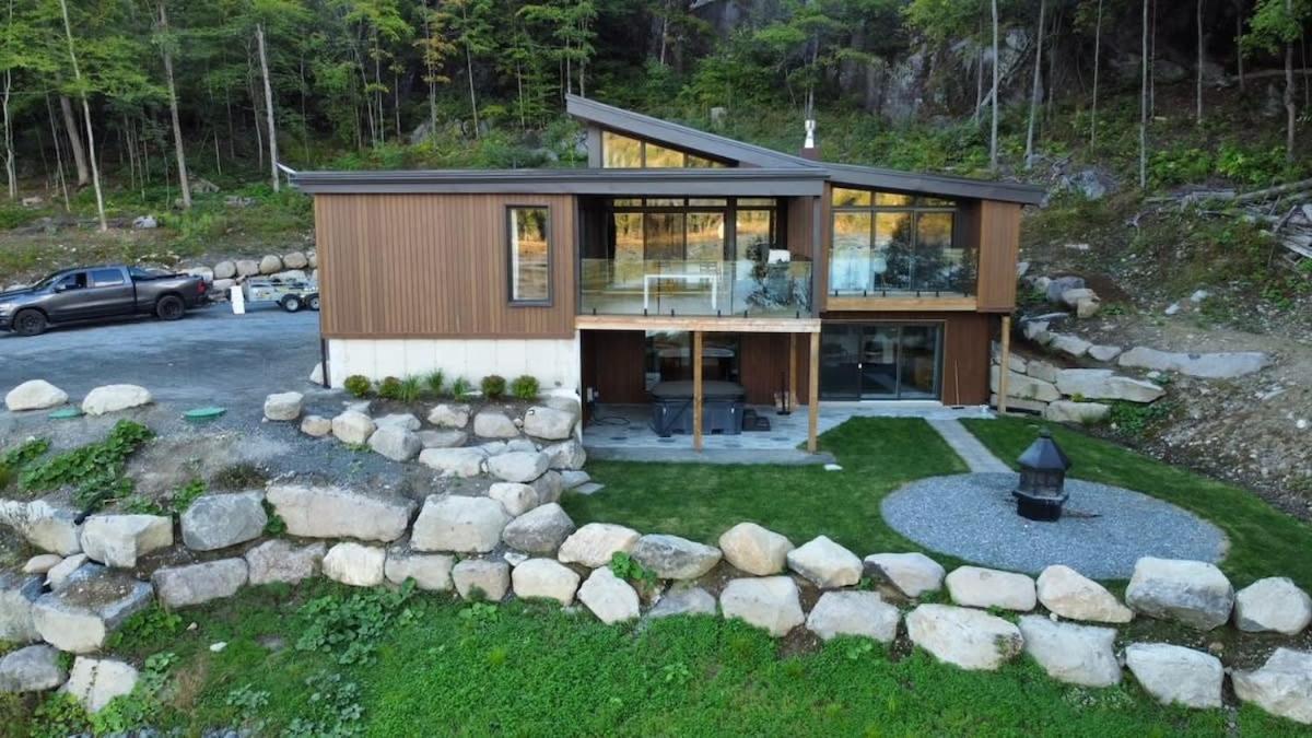 Lakeview Mid Century Luxury Cottage Images