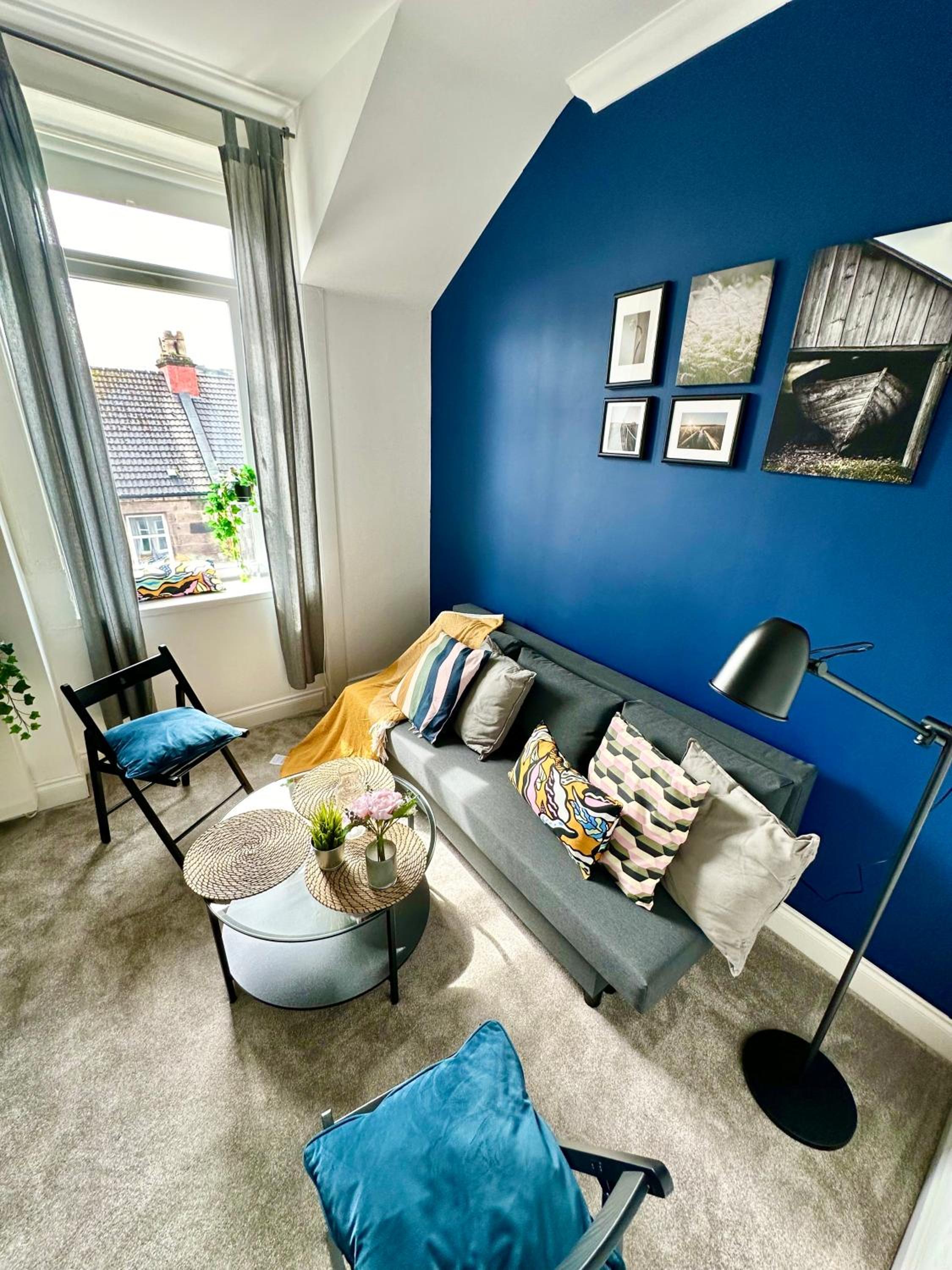 Cosy stylish Dumbarton flat Images