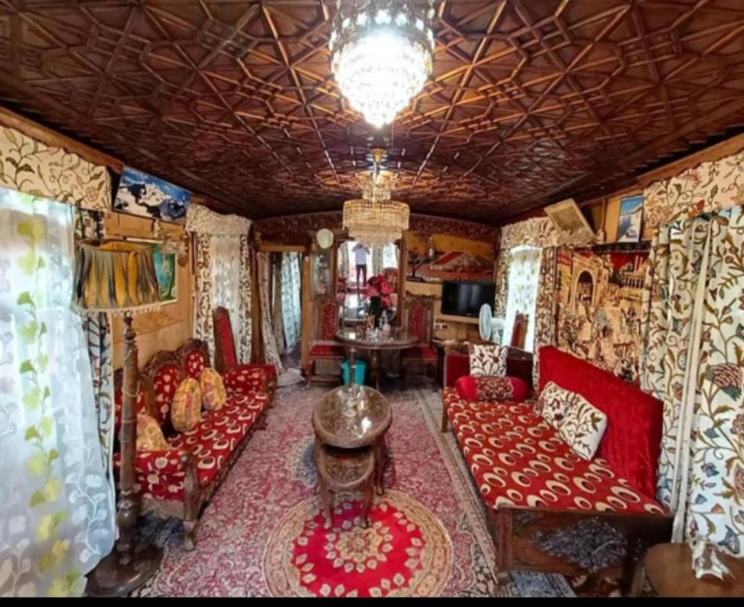 New minar Group of houseboats Images