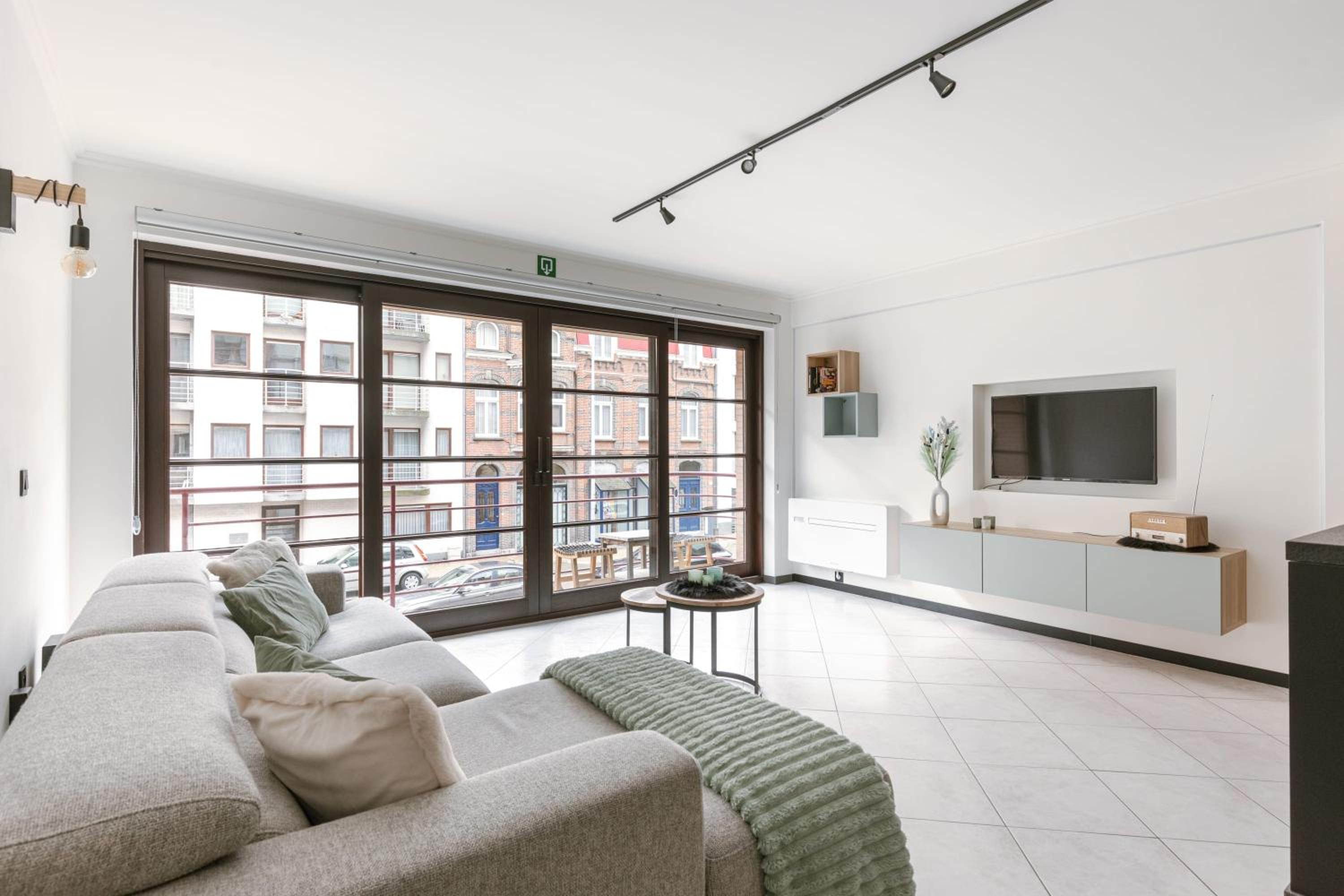 Stylish two bedroom apartment on top location Images