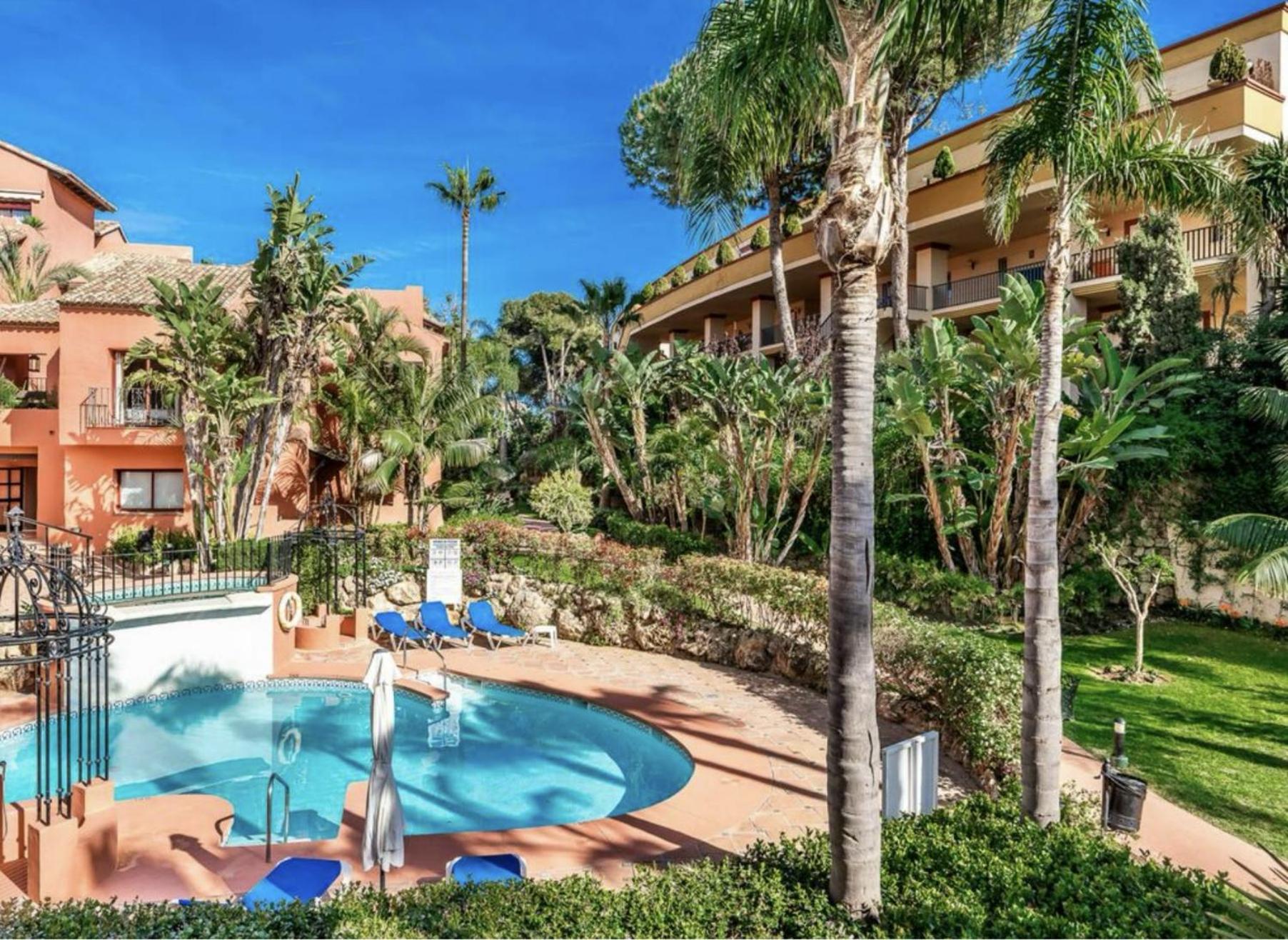 Lovely Elviria Apartment 200m from the beach Images
