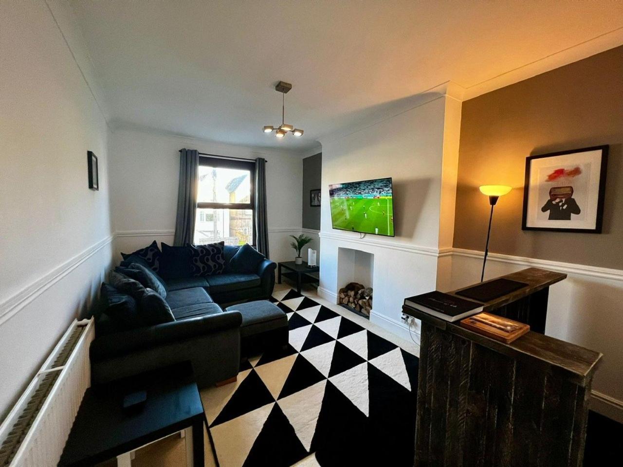 Spacious 2 bed flat in Cardiff Images