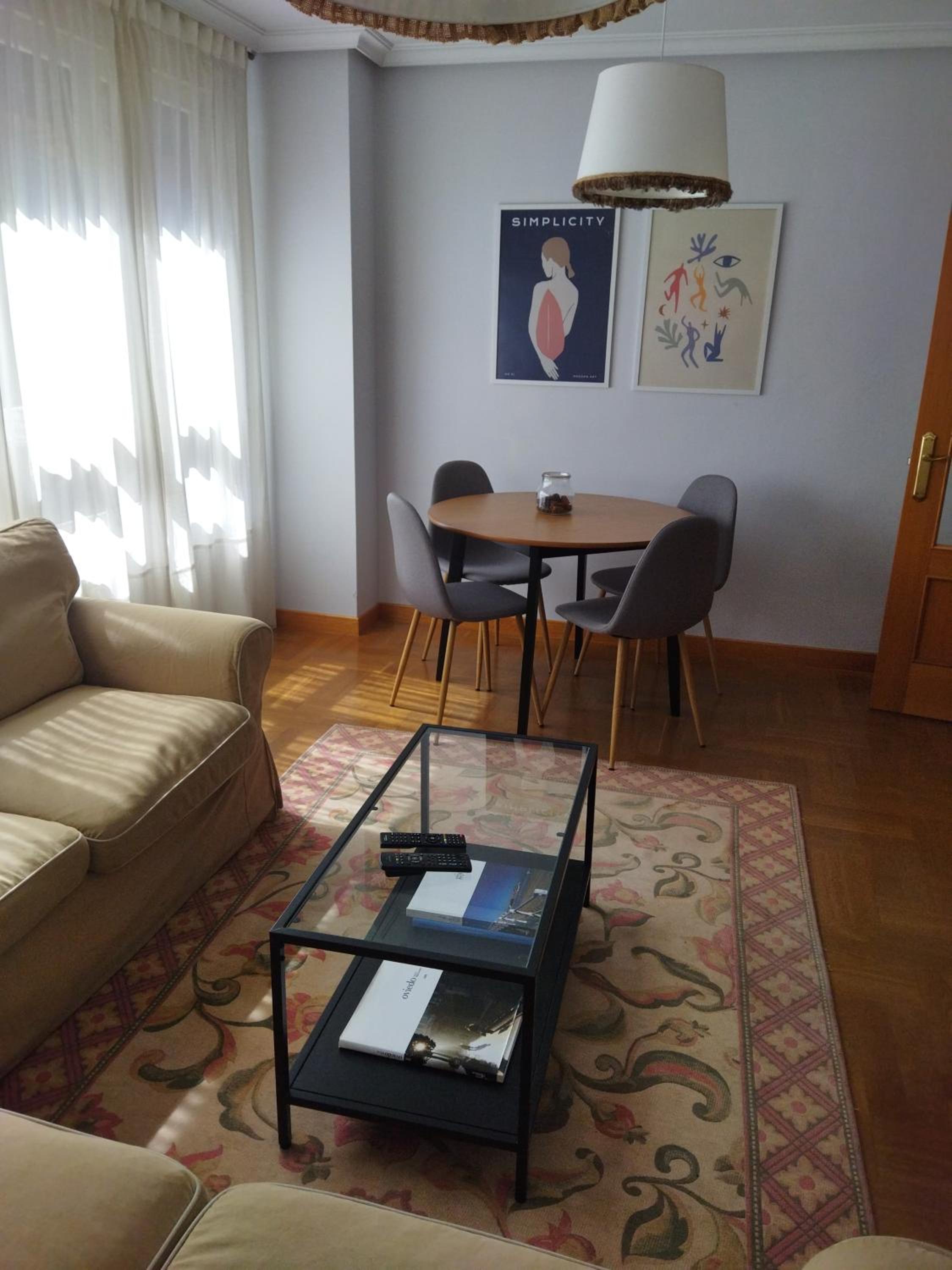 Céntrico apartamento Oviedo Parking gratuito Admite mascotas Images