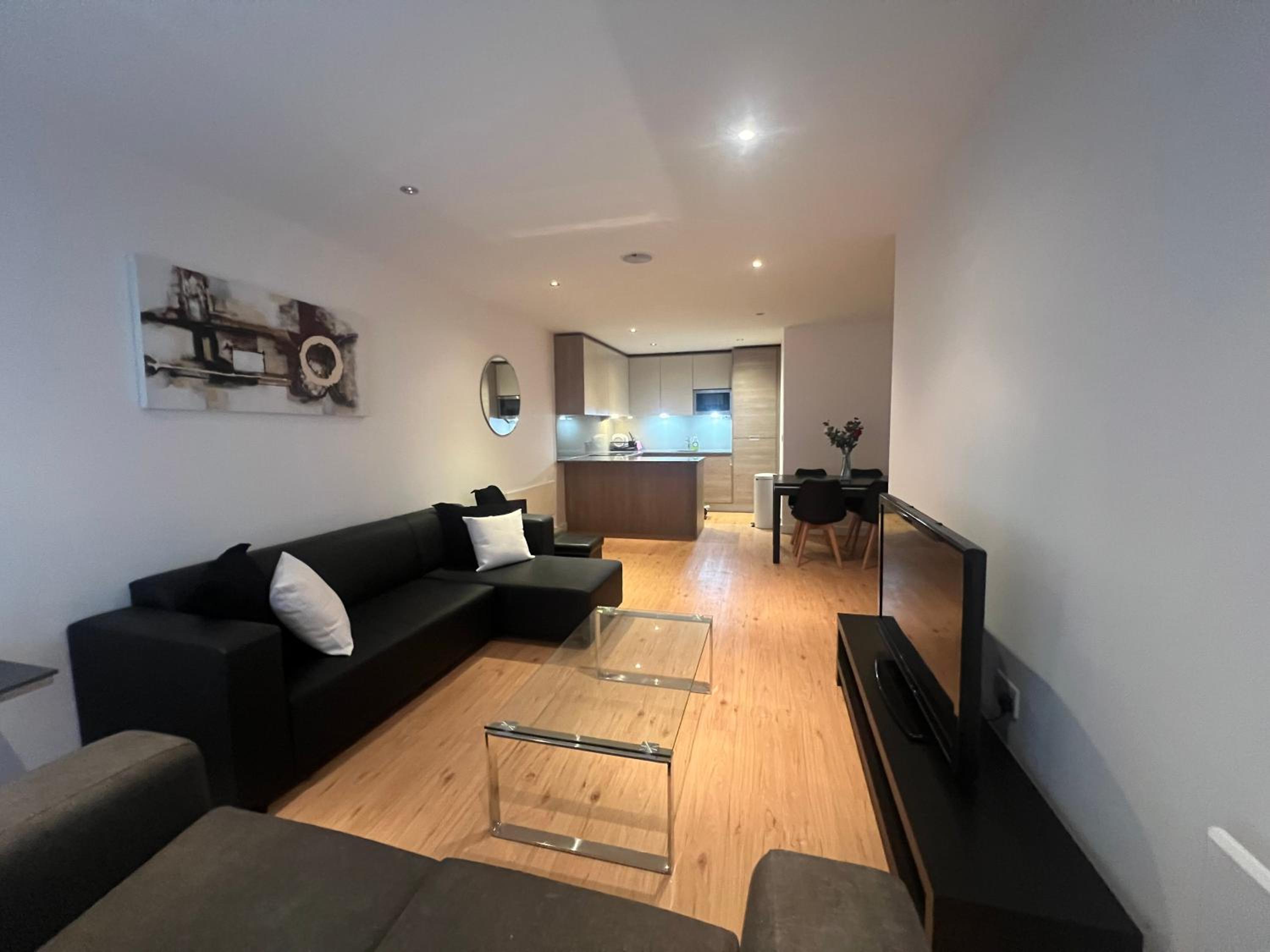 Modern 1 Bed Flat in Colindale, London Images