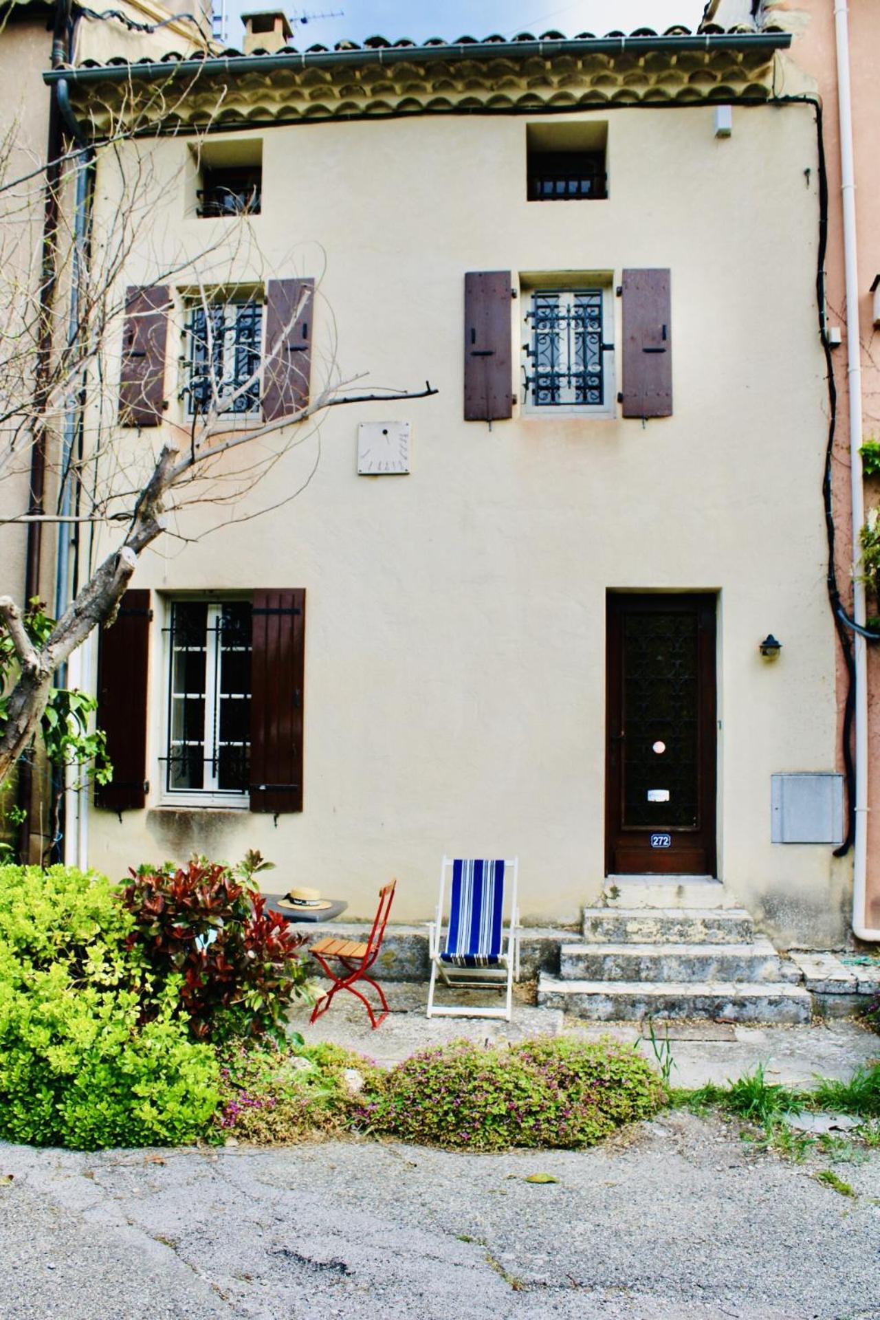 Maison de Village Images