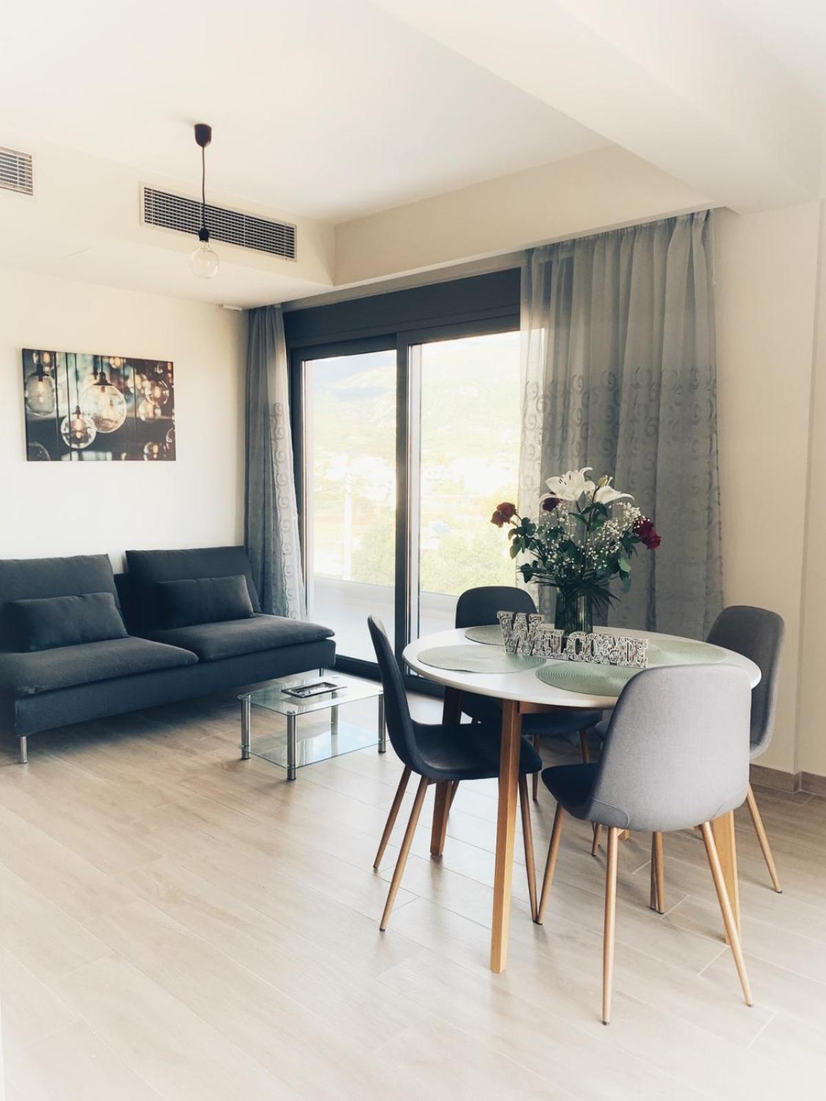 Comfy Vista Apartment Images