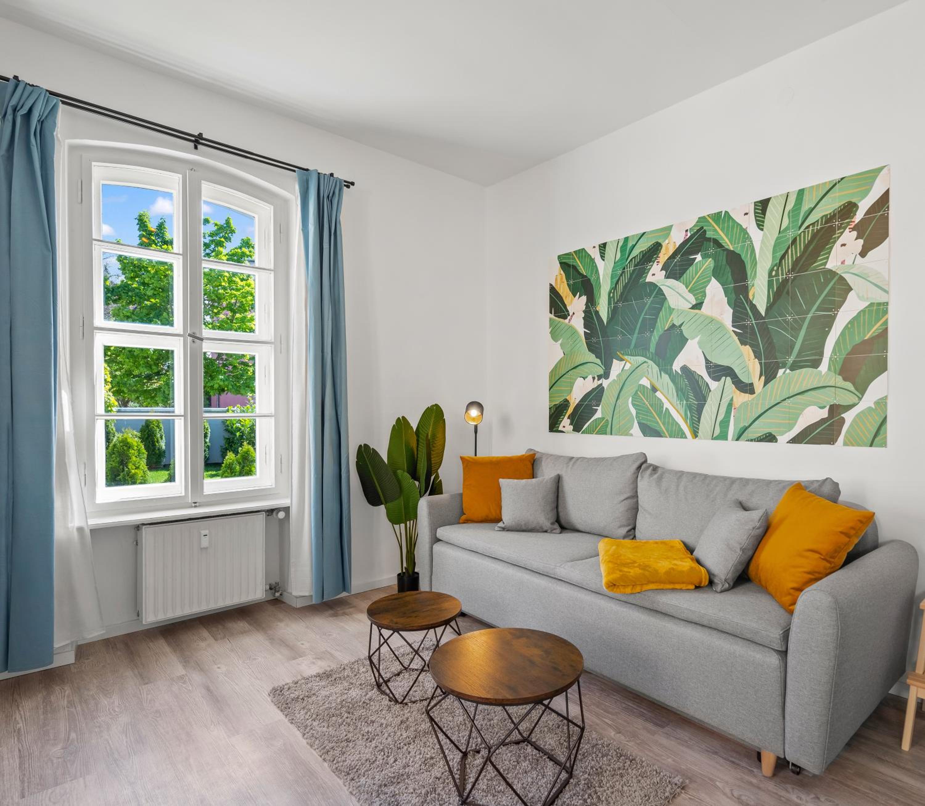 Modern + Stylish for 5: Garden + Kitchen + Parking Images