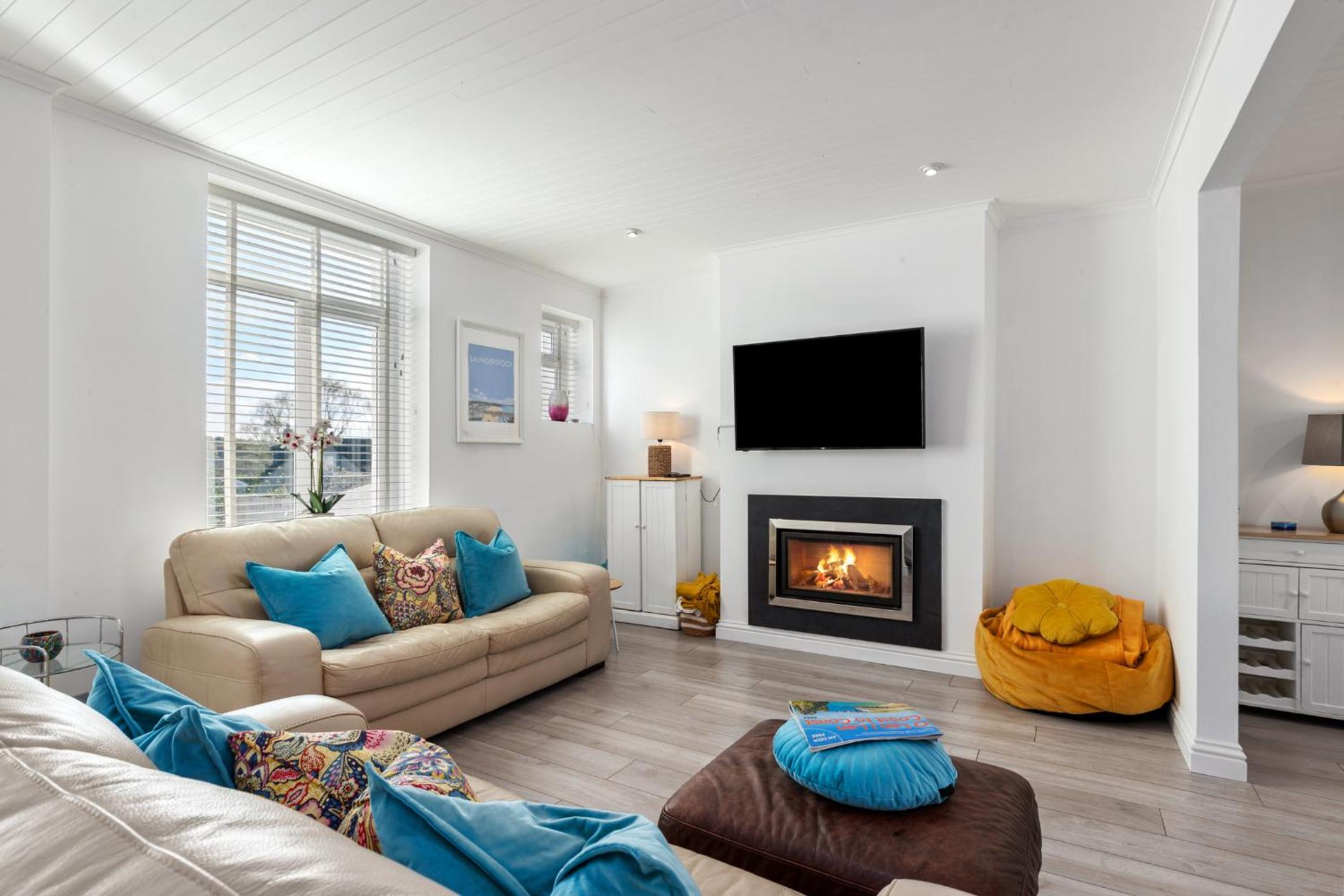Comfrey Cottage - Lovely Cottage Near the Beach Images