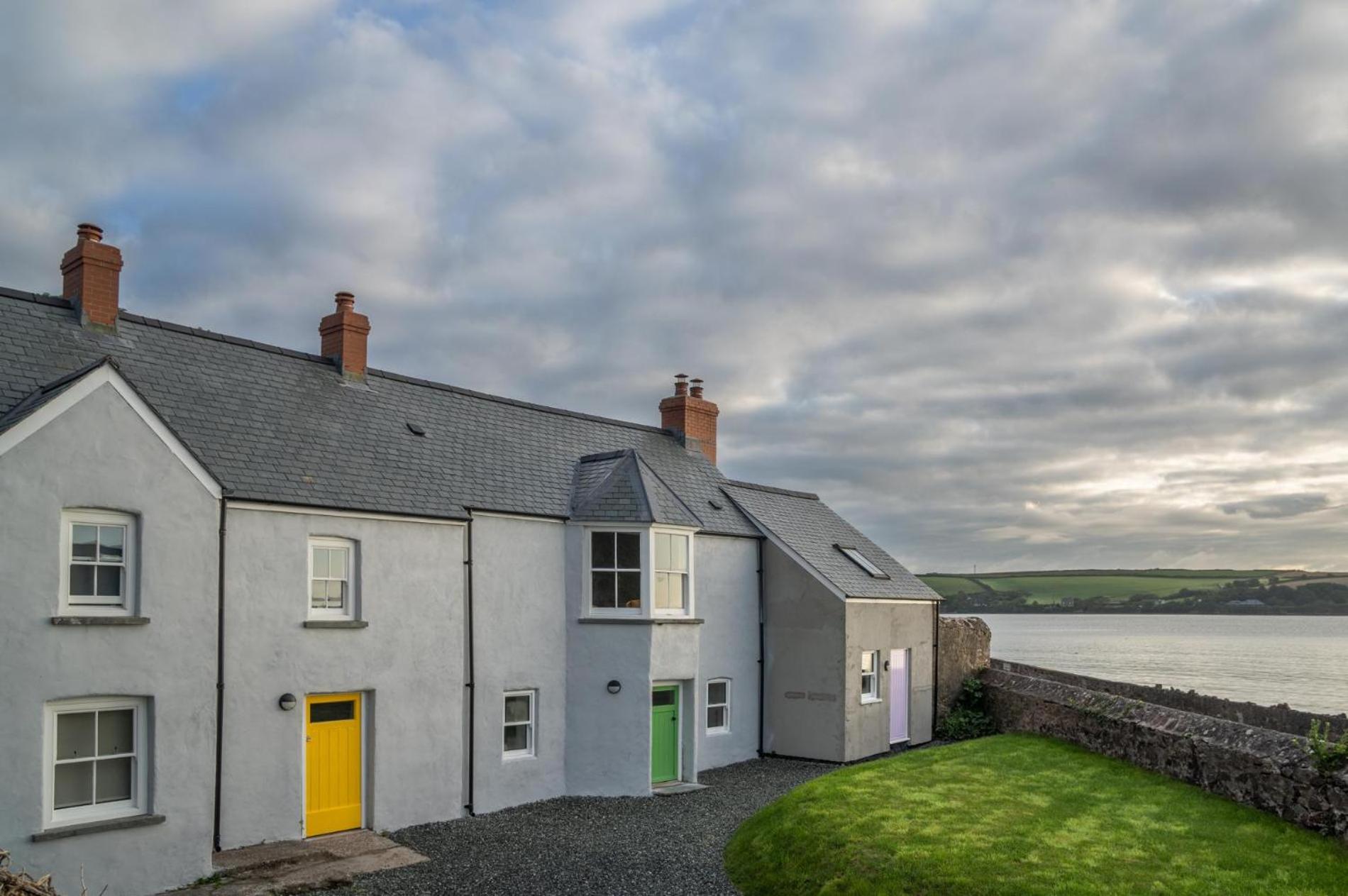 Yellow Cottage - 2 Bedroom Cottage - Dale Images