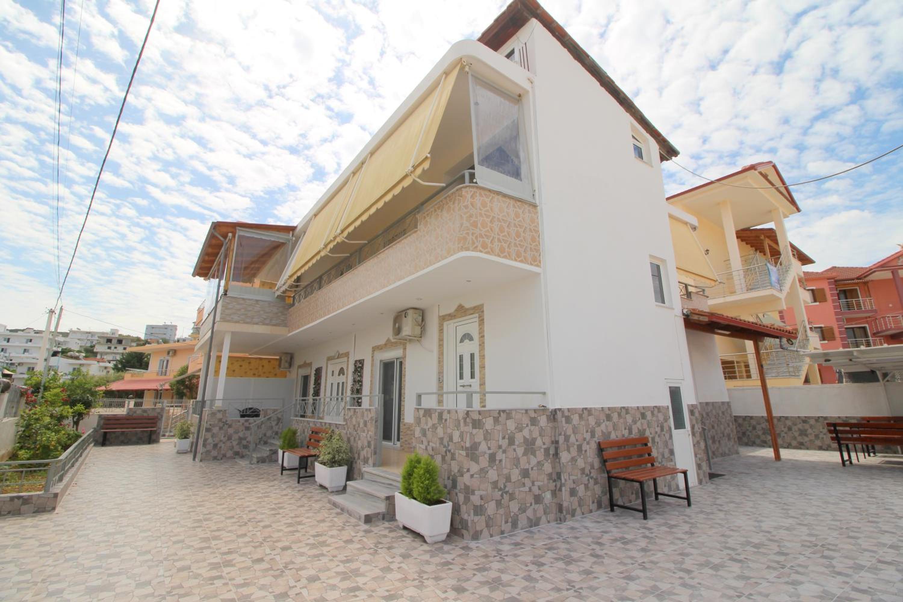 Emel Apartaments Images