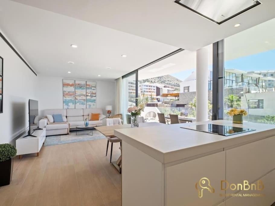 Luxury flat in Higuerón West Images