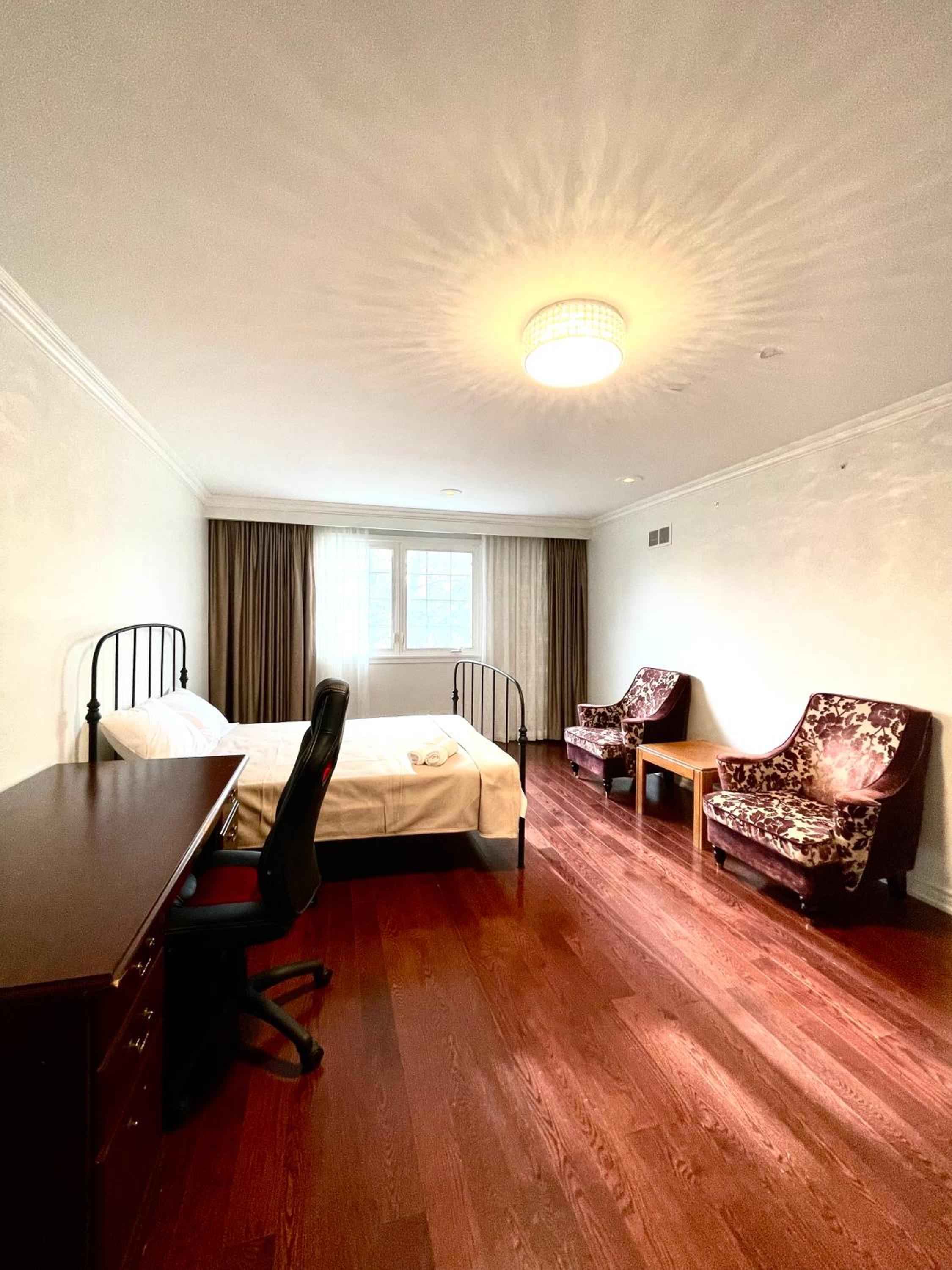 ViHome-768-Beautiful House Near Bayview and Cummer Images