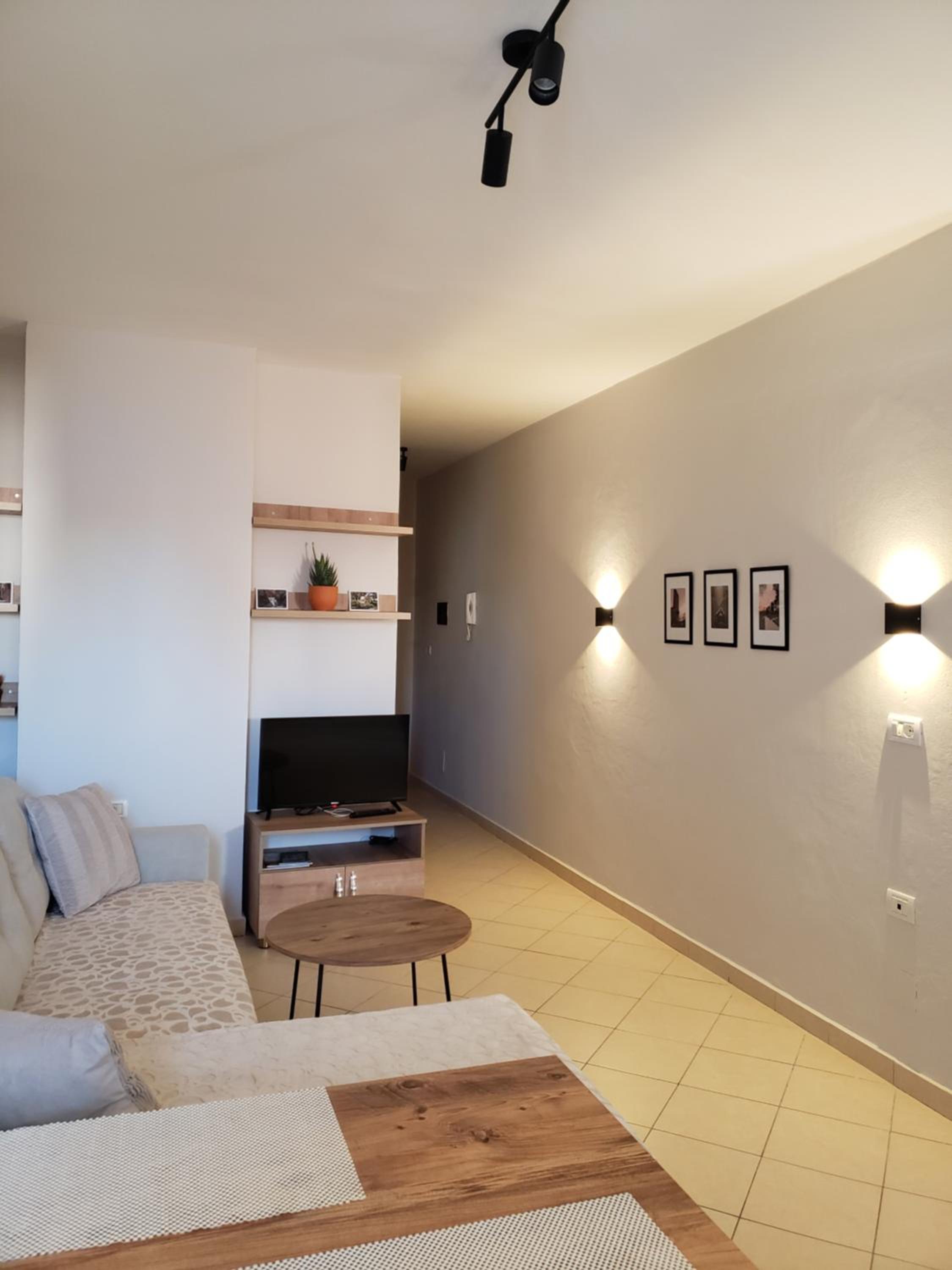 Leones Apartament Images