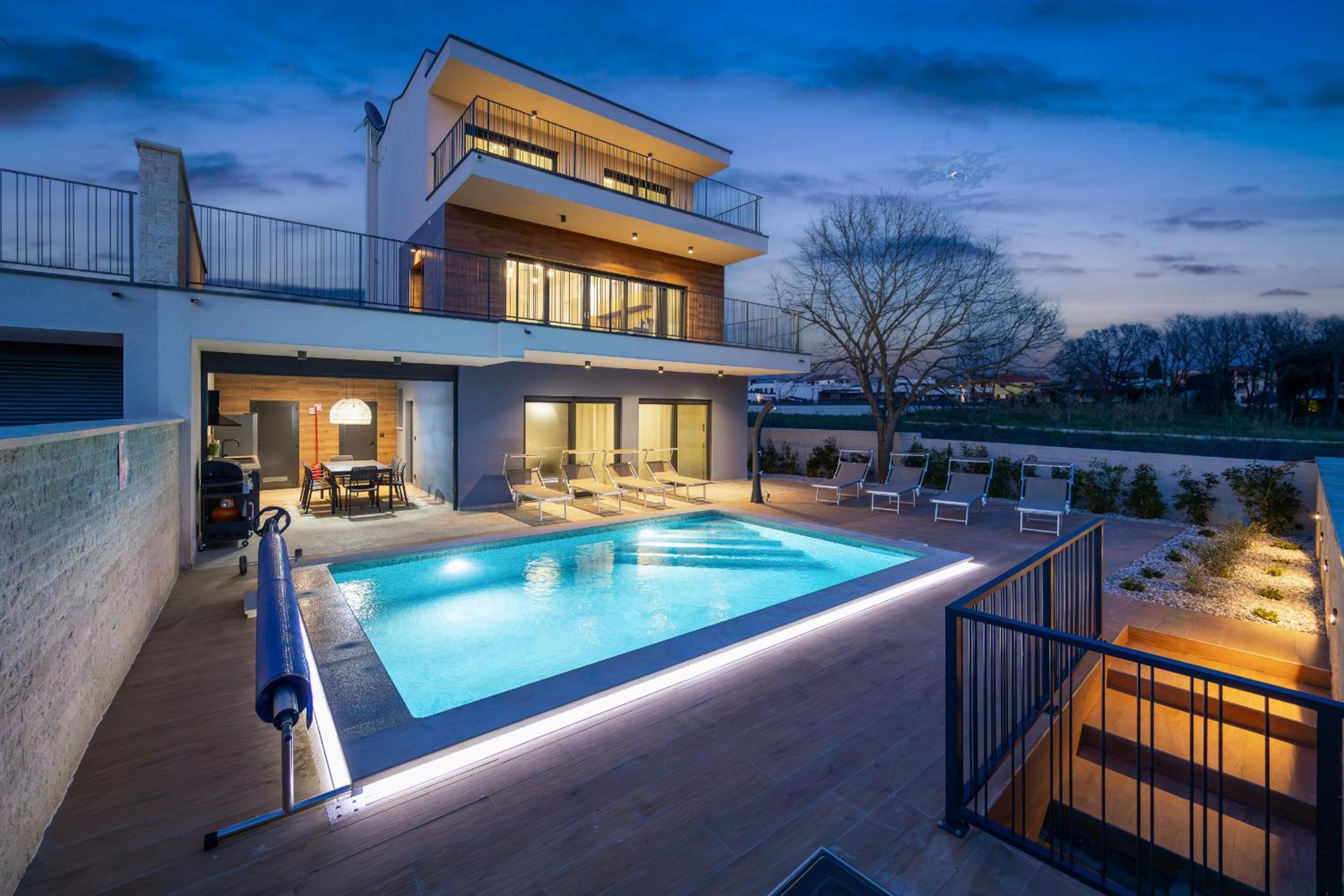 Villa Bay I near Medulin for 9 people with heated pool - playground & whirpool only 100 meters from the beach - pet friendly Images