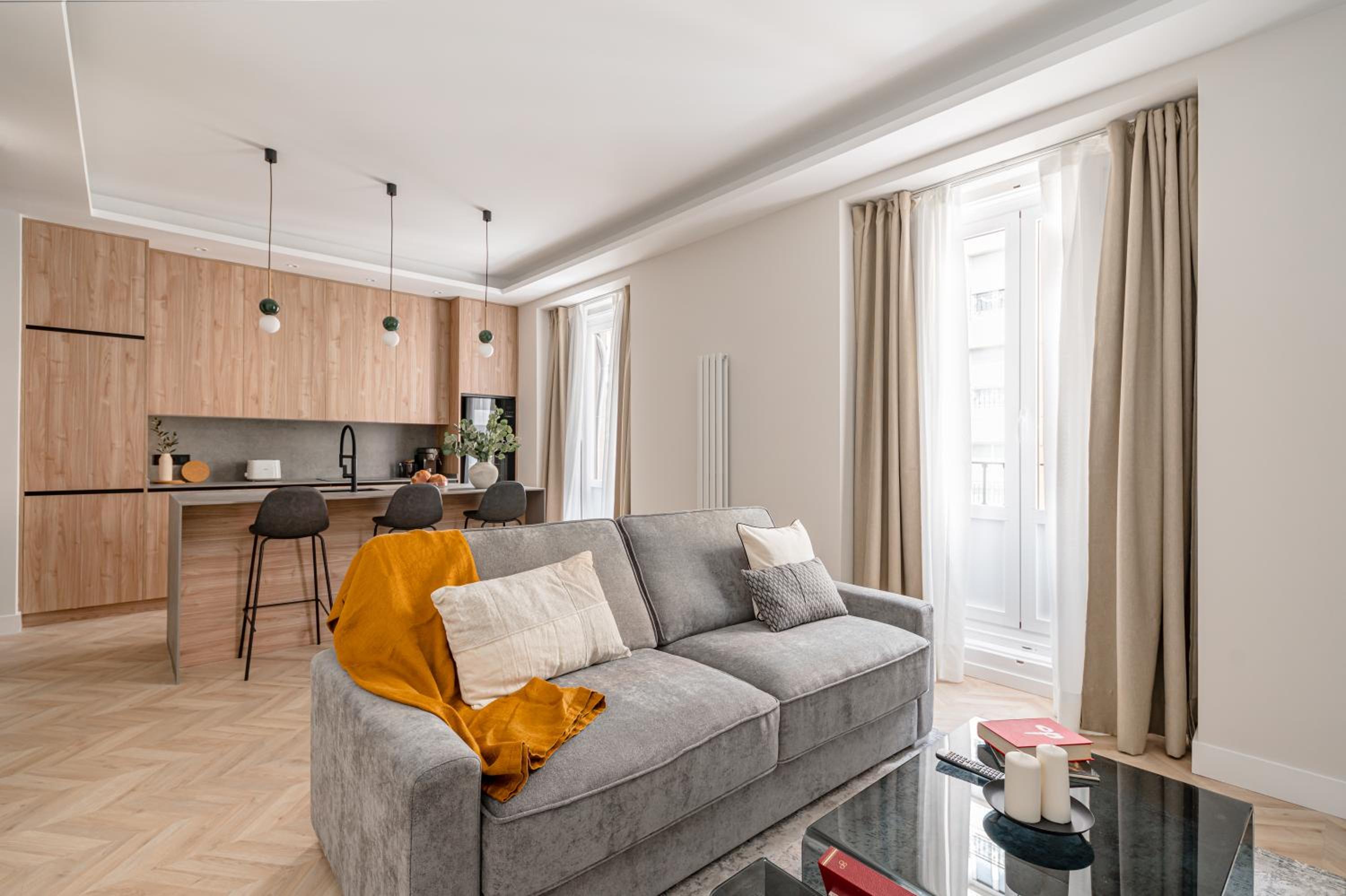Premium Apartment Plaza España VIII 3BR 3BH Images