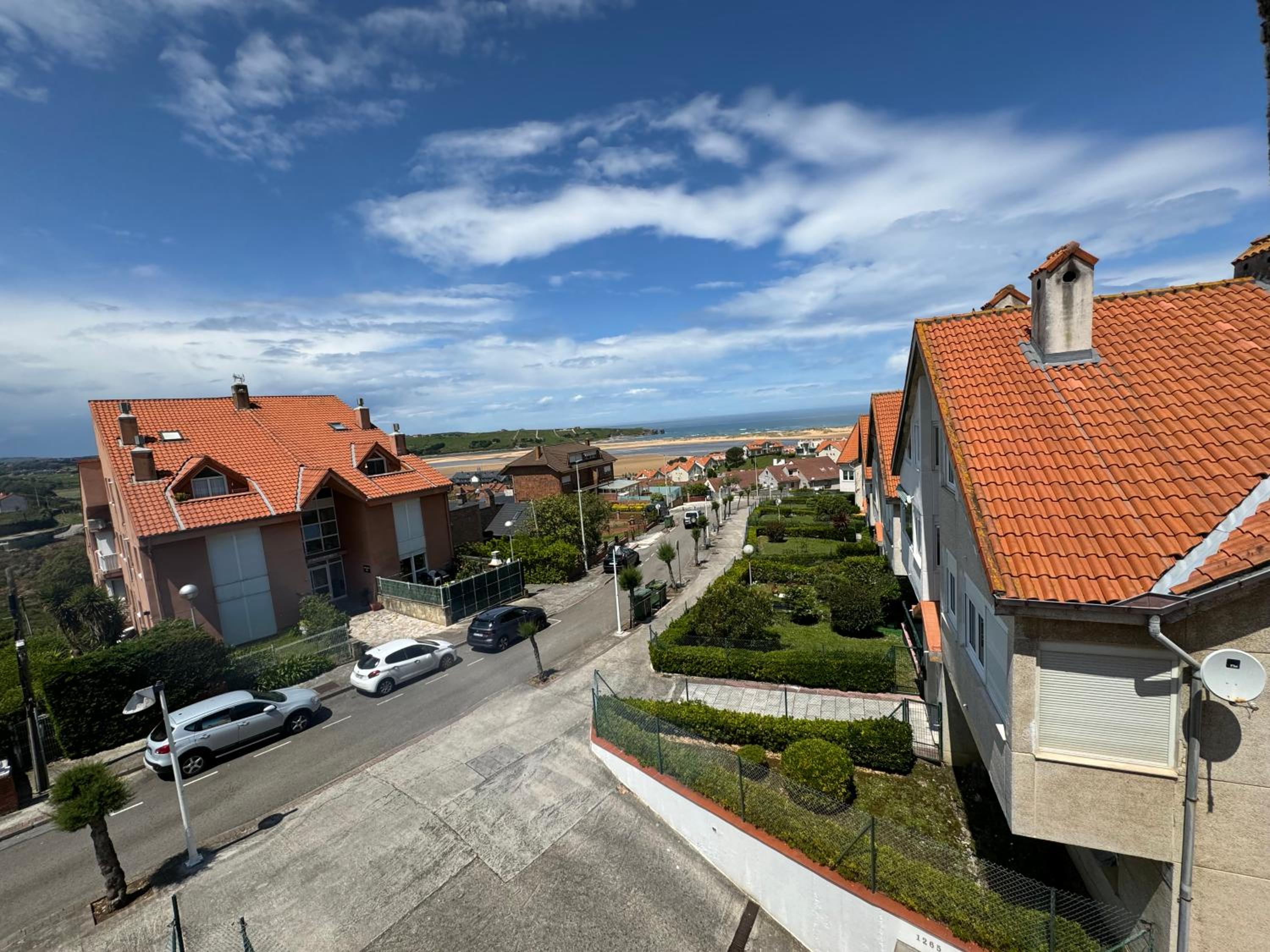 Duplex con Terraza en Mogro Images