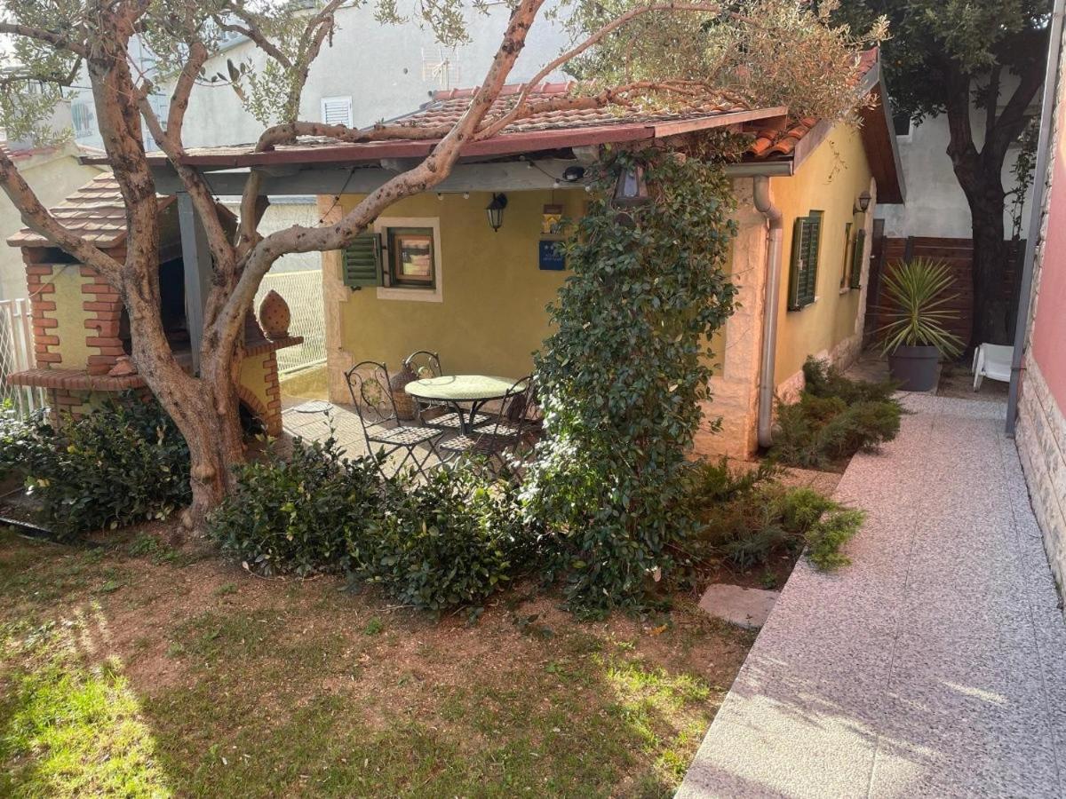 Nana holiday house Images