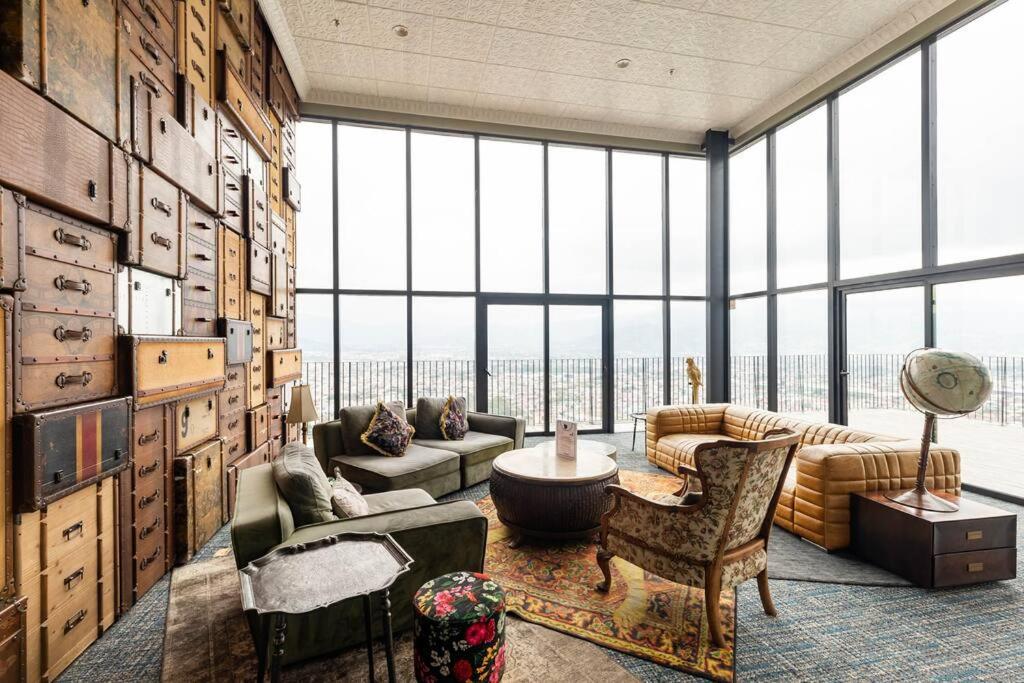 23rd Floor Apt With AC In The Heart Of The City Images