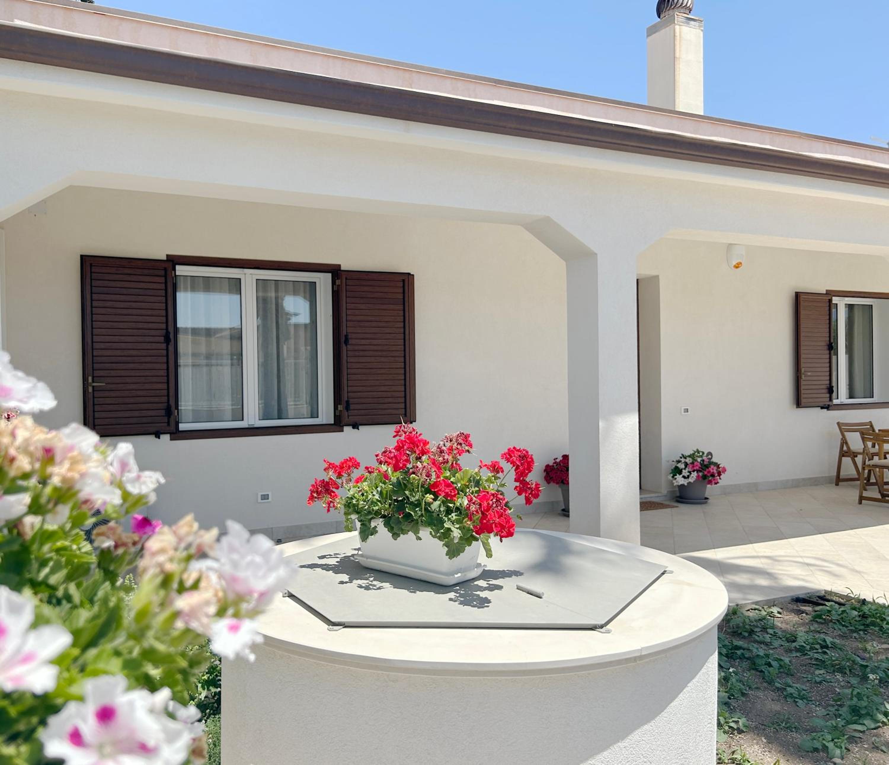 Villa Sole near the sandy beach, parking & wifi Images