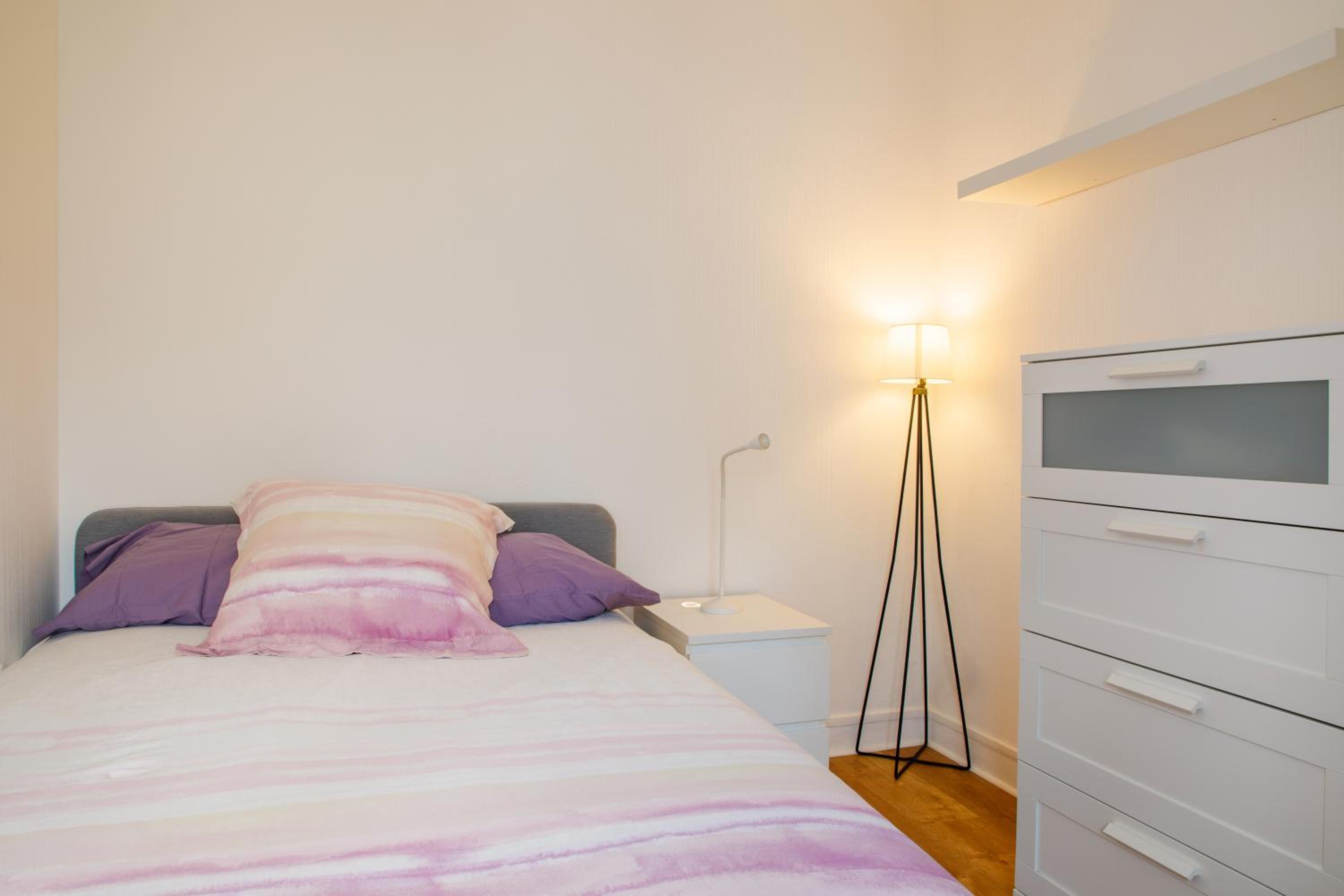 Centrally-Located 1BD Flat Clignancourt Images