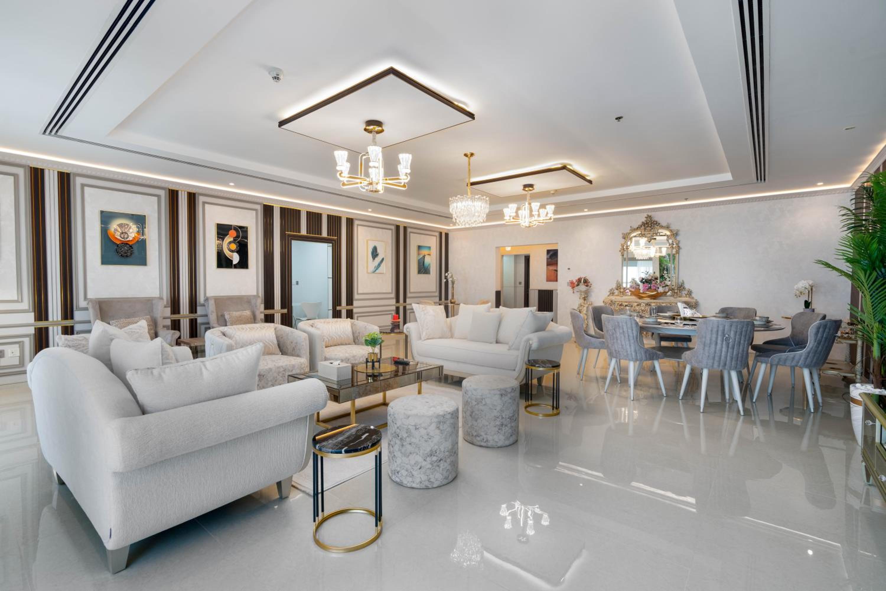 Grandeur Penthouse with beach access & Palm views Images