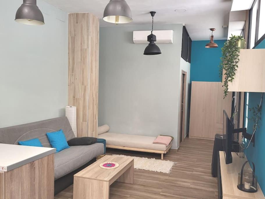 Studio type Loft Malaga gare de trains et plage Images