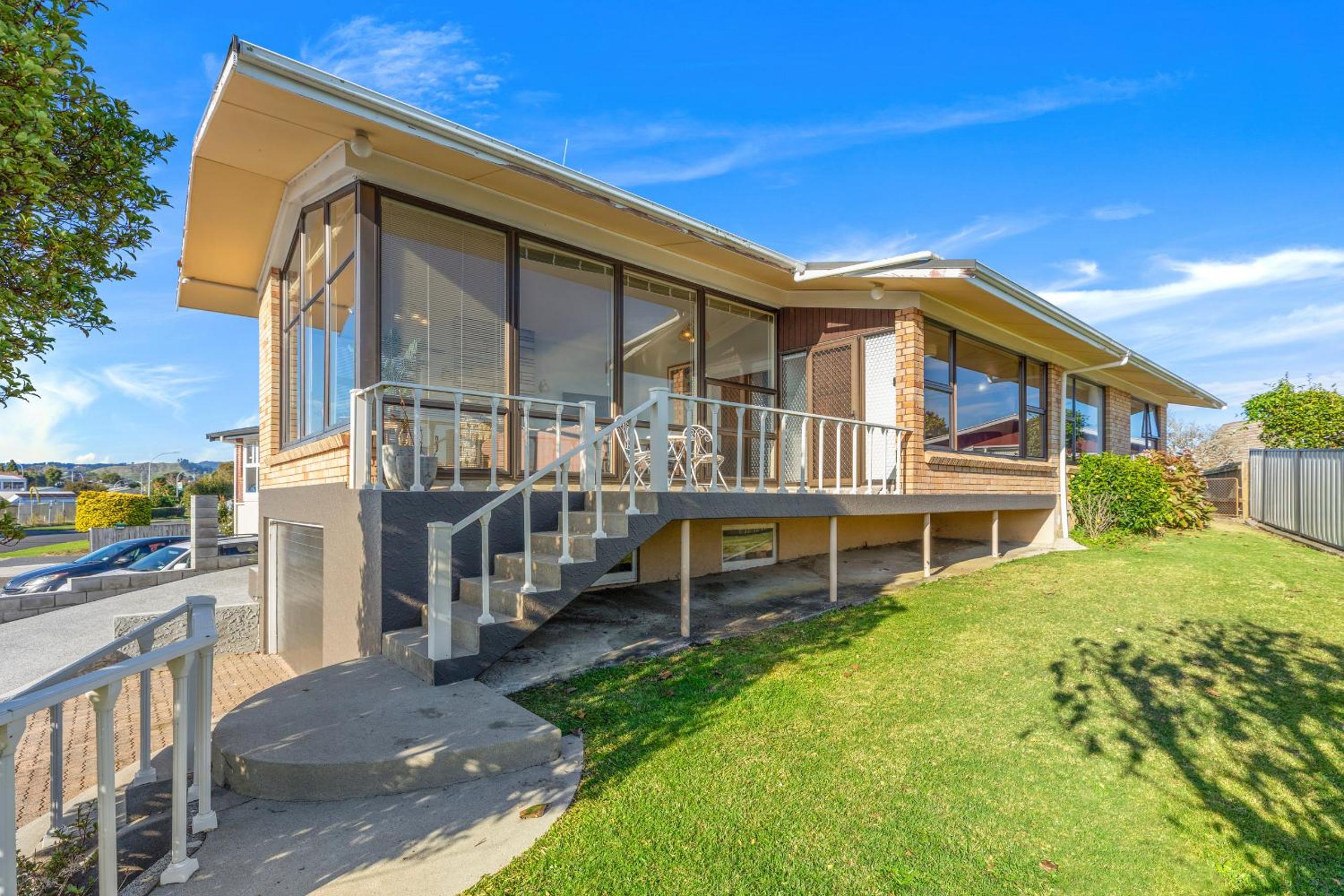 Hill Top House - Tauranga Holiday Home Images