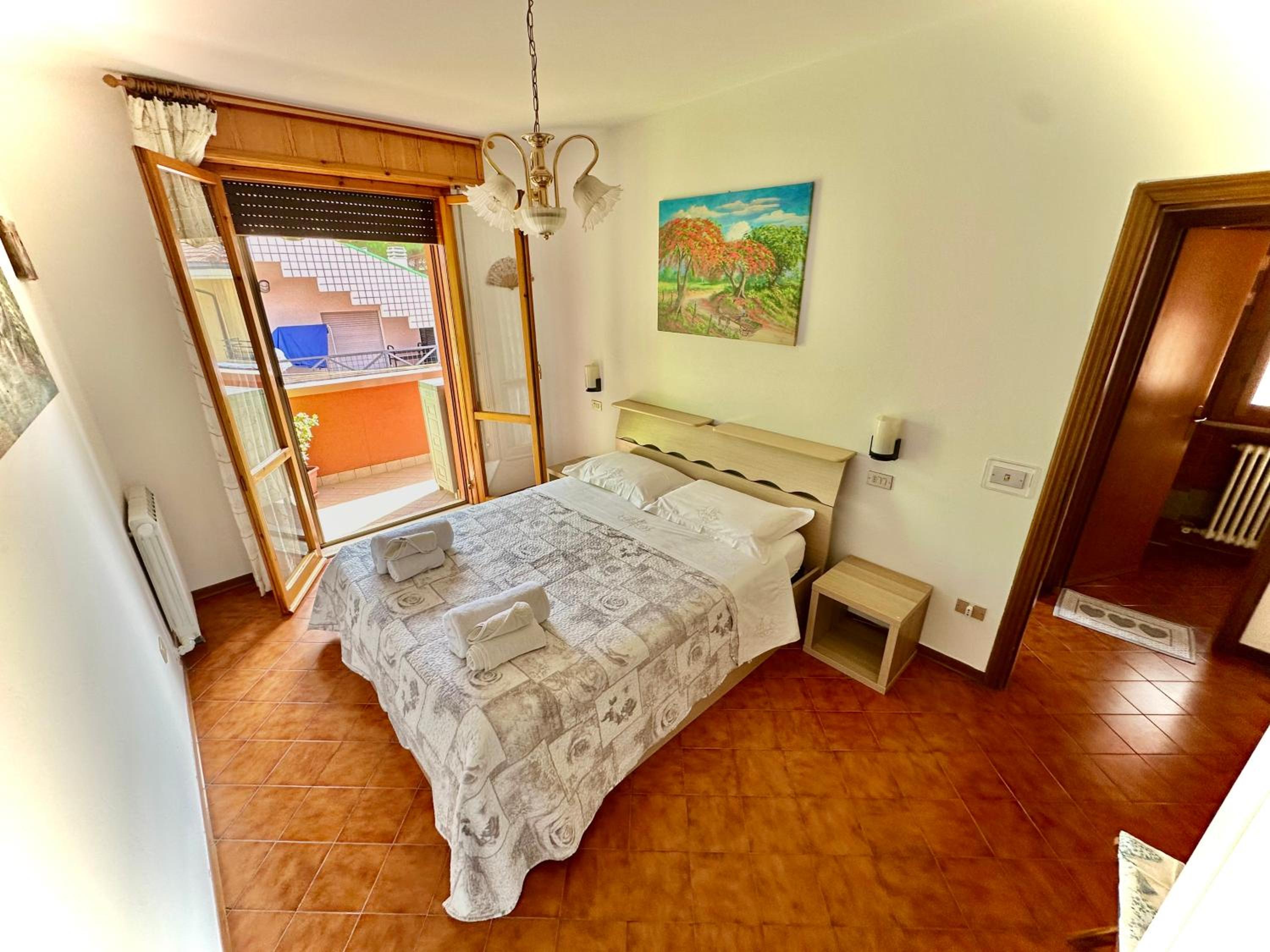 RICCIONE-Trilocale Al Mare Indipendente & Luminoso-2 Camere Matrimoniali-2 Grandi Balconi-Parcheggio Privato-Tutto A Piedi Images