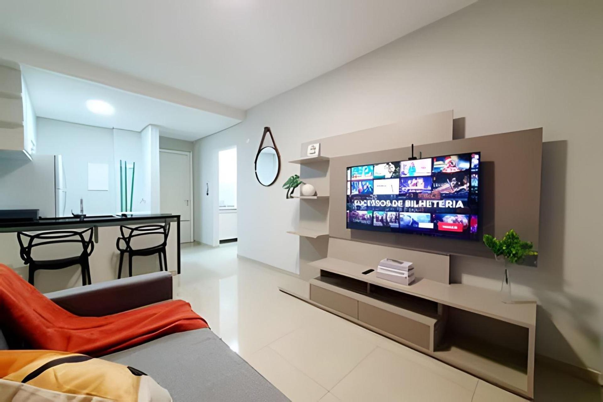 1 quarto, cheio de estilo, condo club Sky com vaga by UROOMS Images