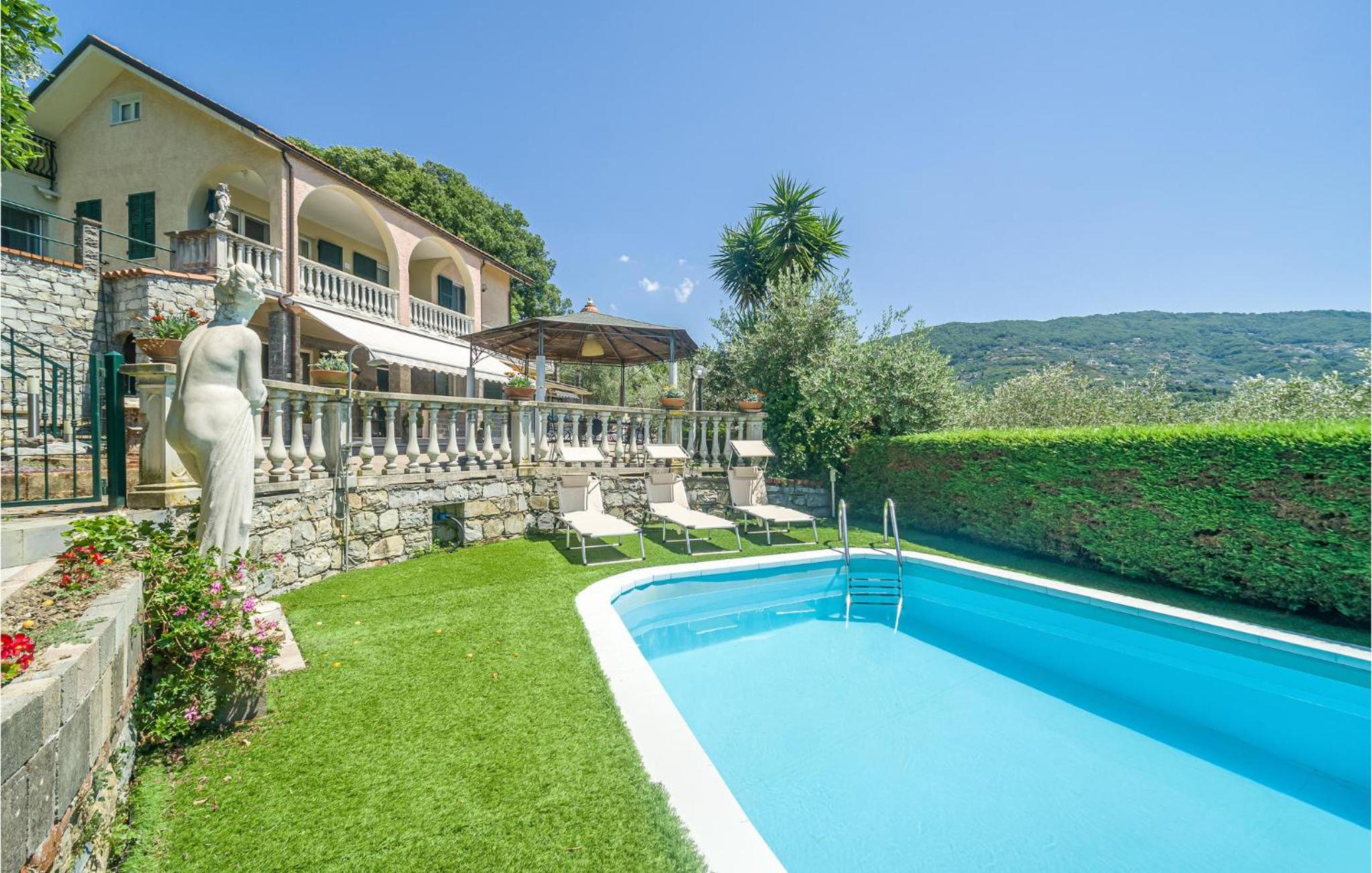 5 Bedroom Stunning Home In Chiavari Images