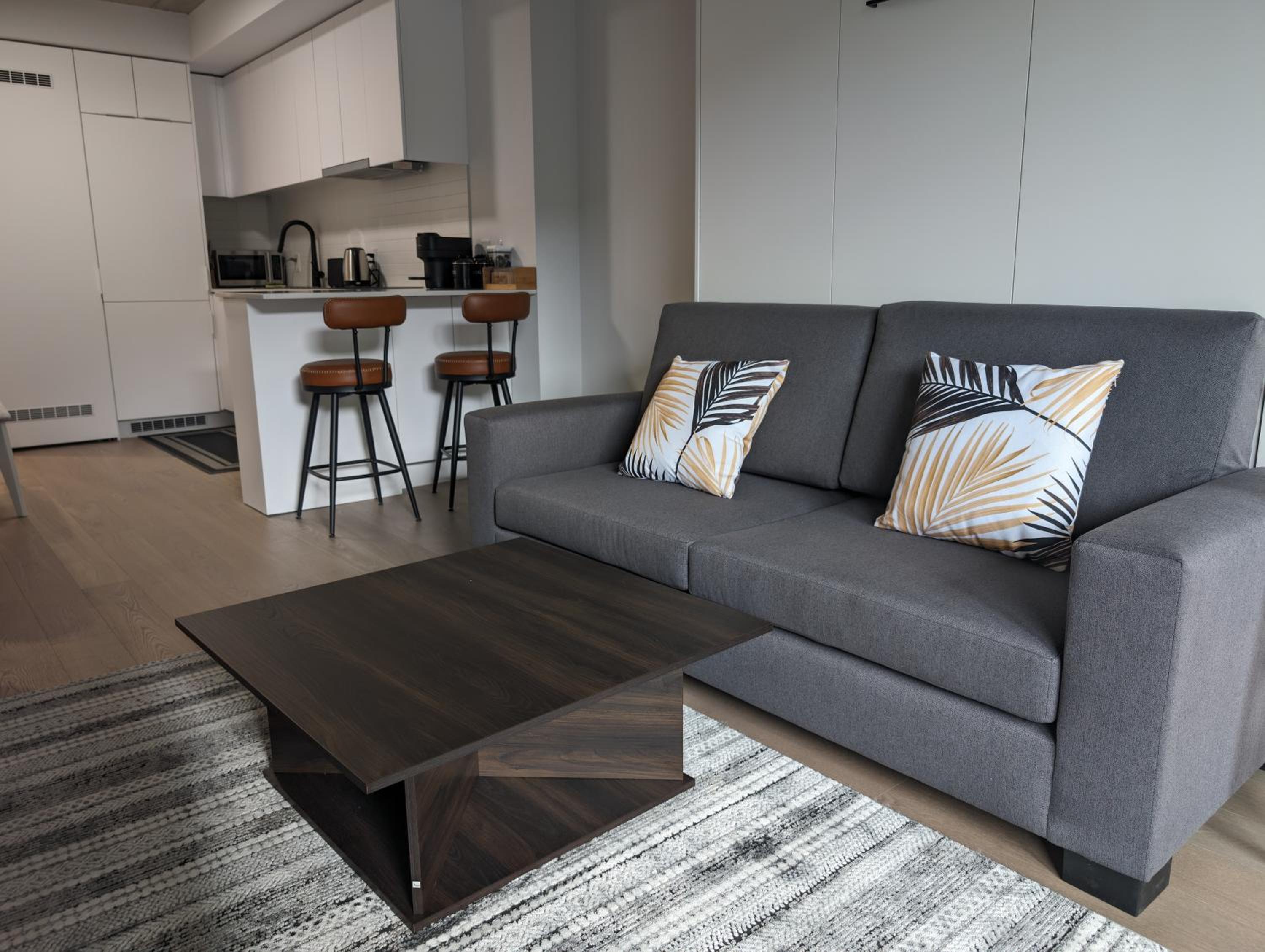 Cozy Studio in Montreal's Quartier des Spectacles Images