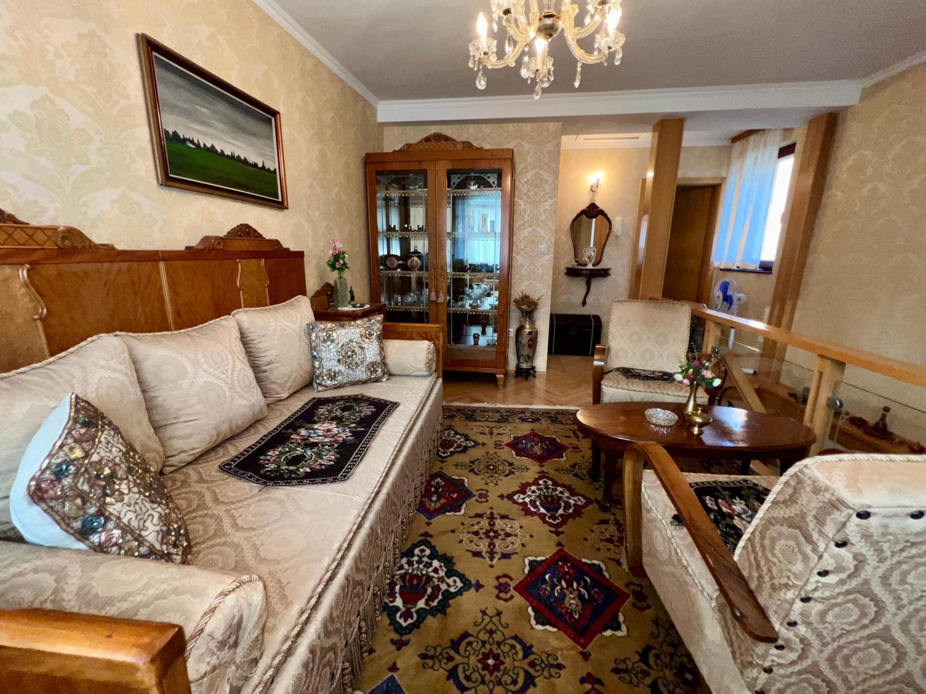 Residential Old Town Villa with Private Parking Images