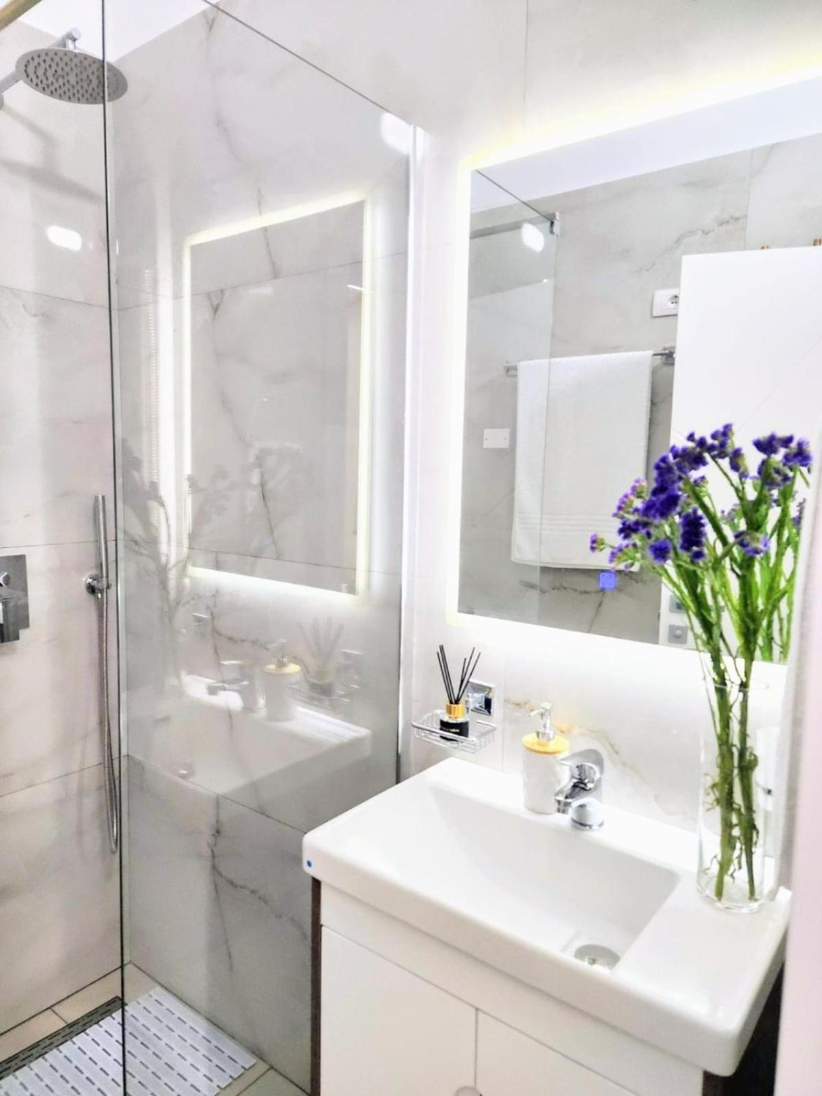 New Apartment close to Sea and Downtown Images