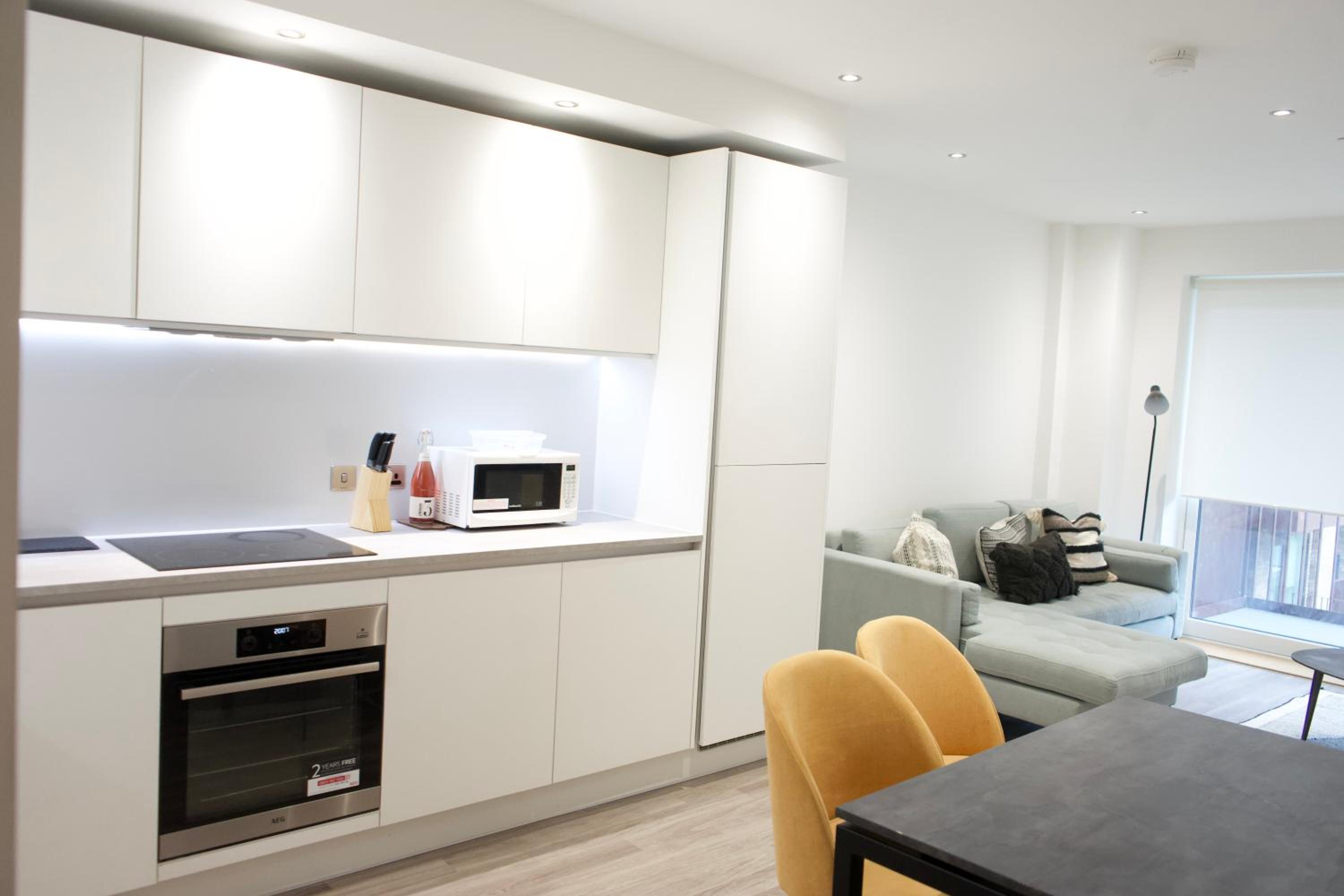 Luxury flat in Royal Wharf Images