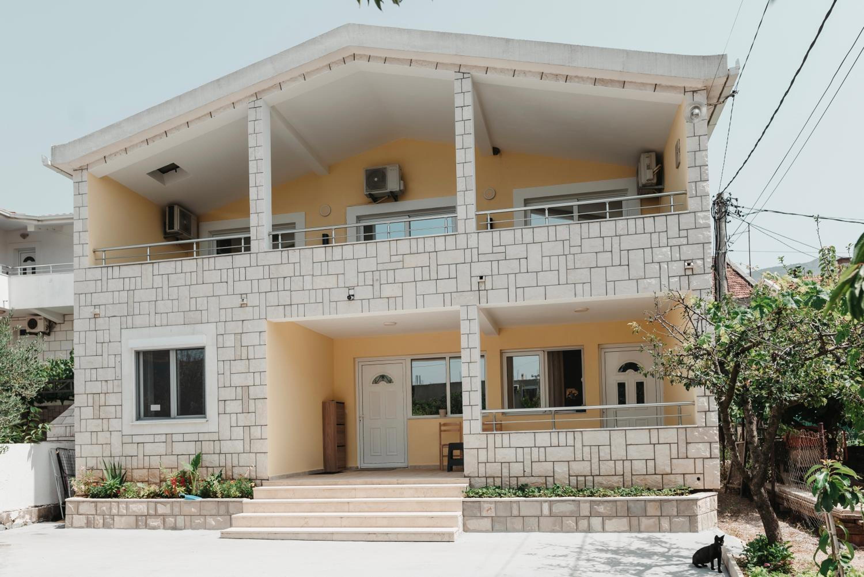 Guesthouse Lole Images