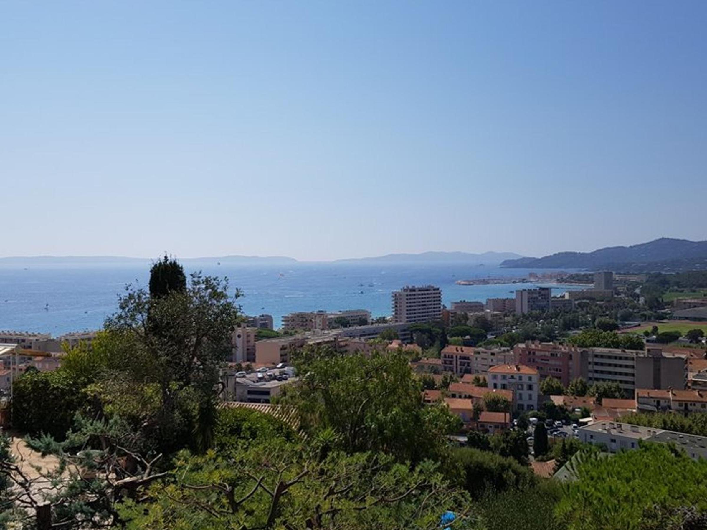 Le Lavandou, T2 climatisé pour 4 pers avec parking près de la plage - FR-1-803-28 Images