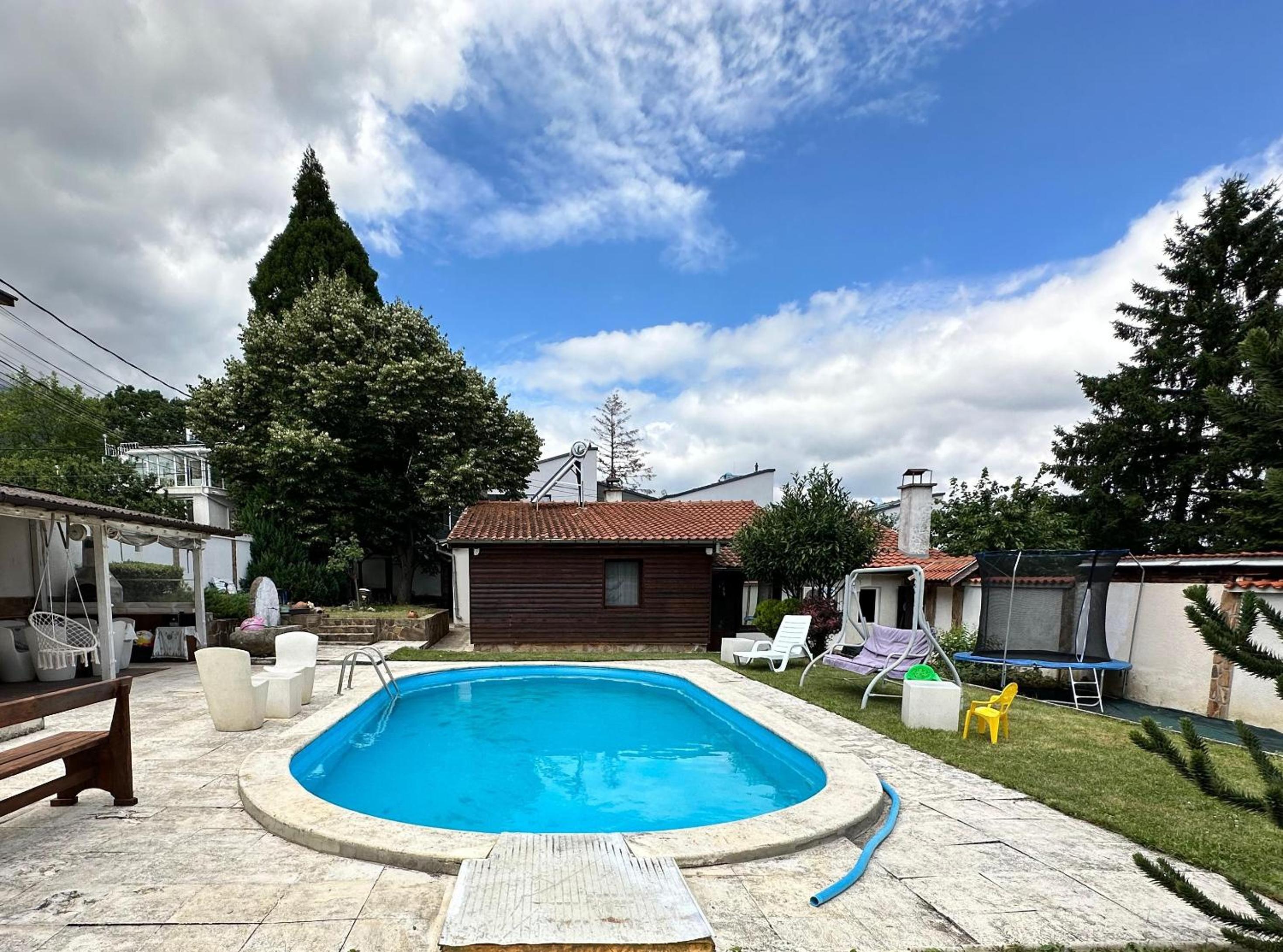 Lea Hause with swimming pool in Vitosha montain Images