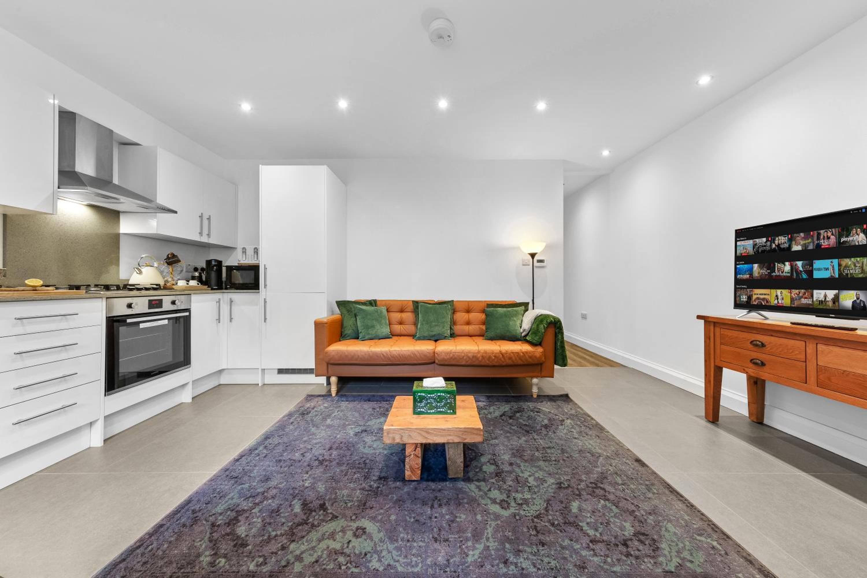 Modern Basement Apartment Stoke Newington London, close to transport Images