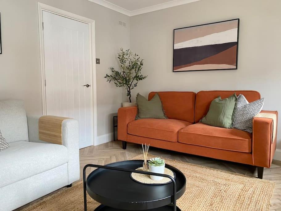 Stylish Stratford Retreat, Centrally Located Images