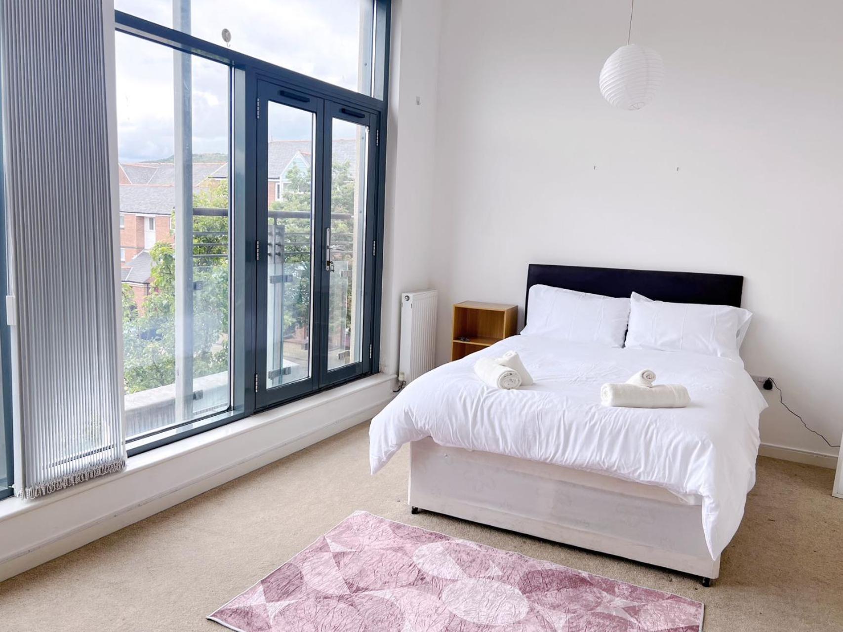 R3 Economical Seaside Hostel Images