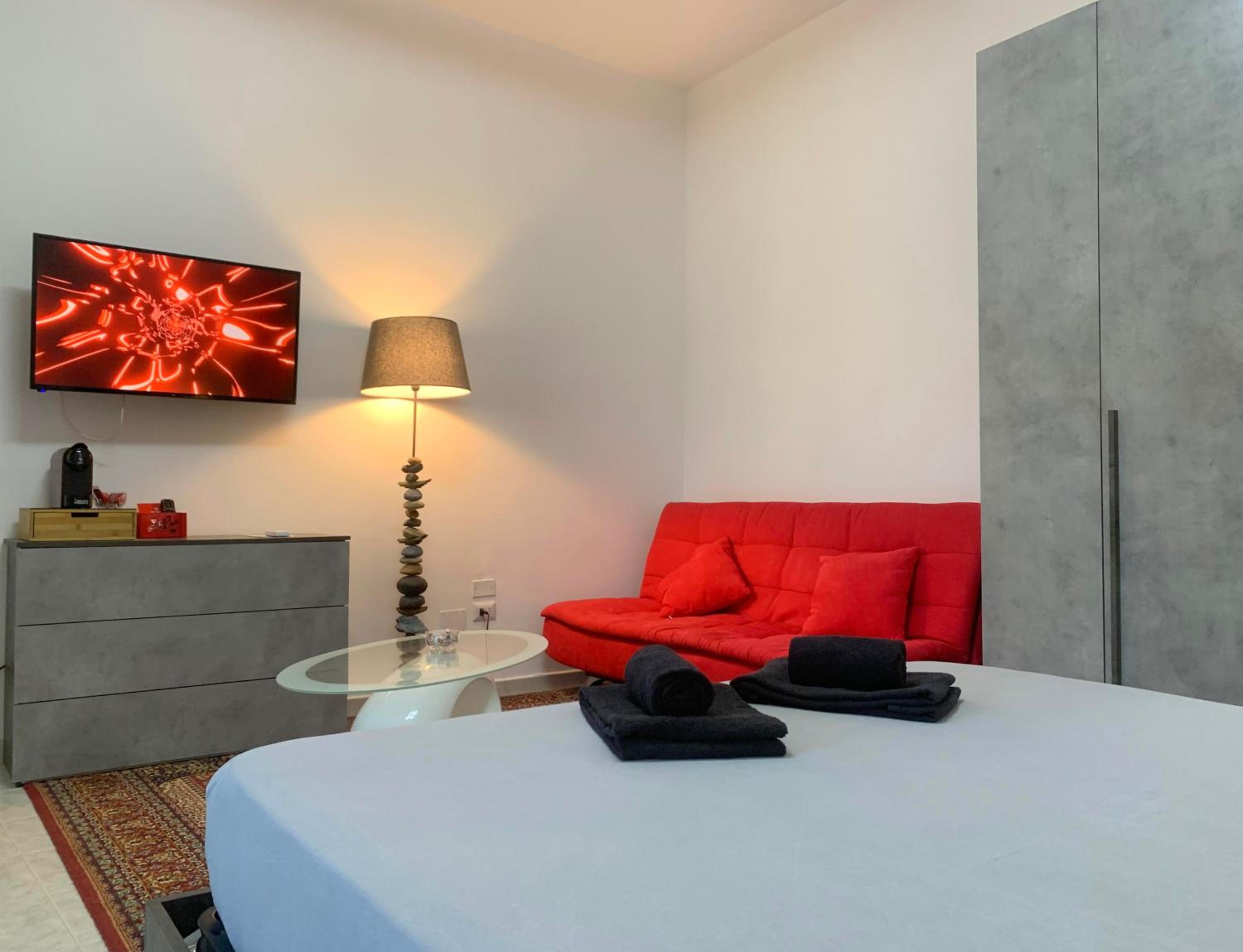 Mini Red Hub - Design Apartment Images