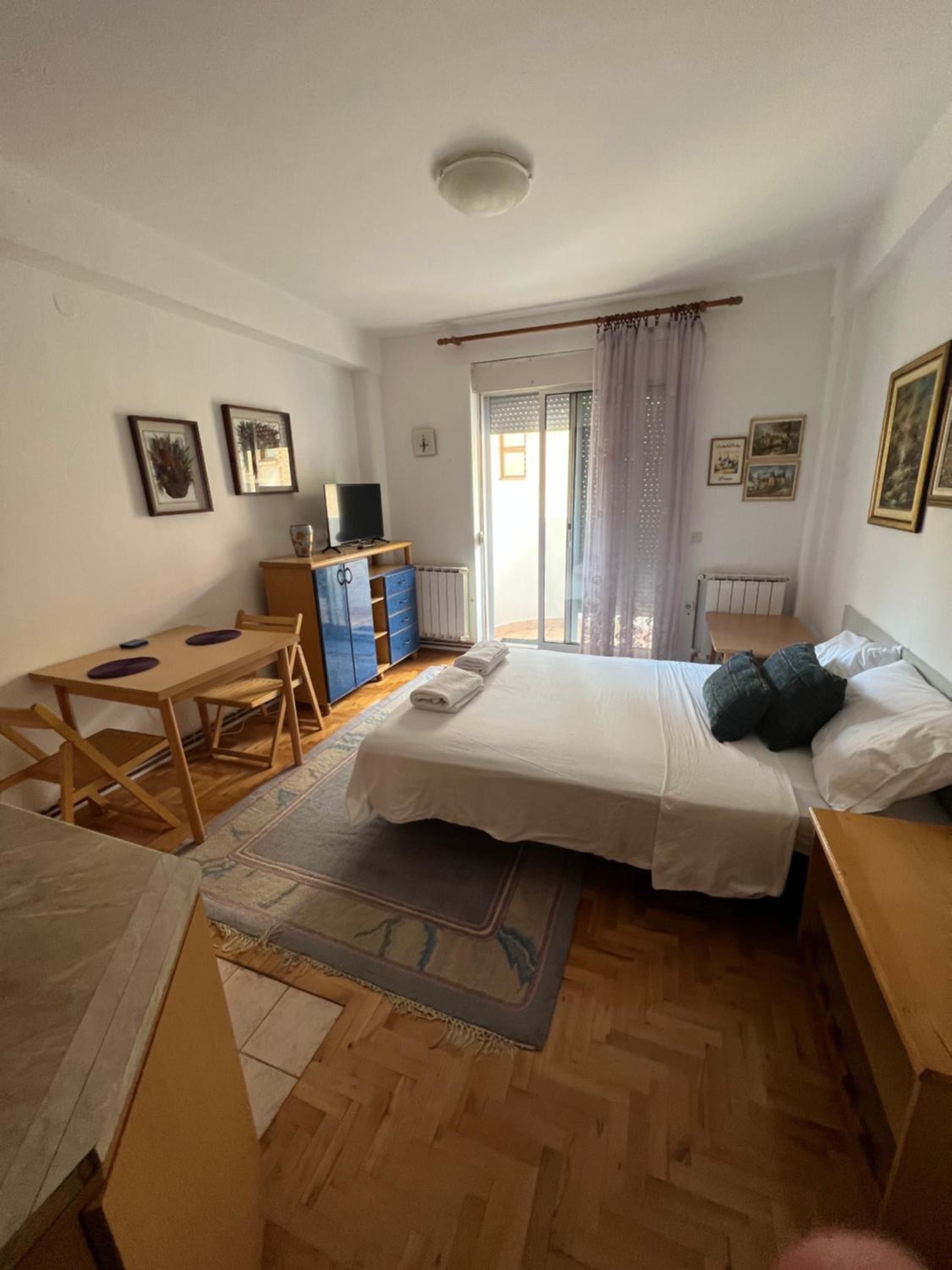 Charming Studio apt with parking