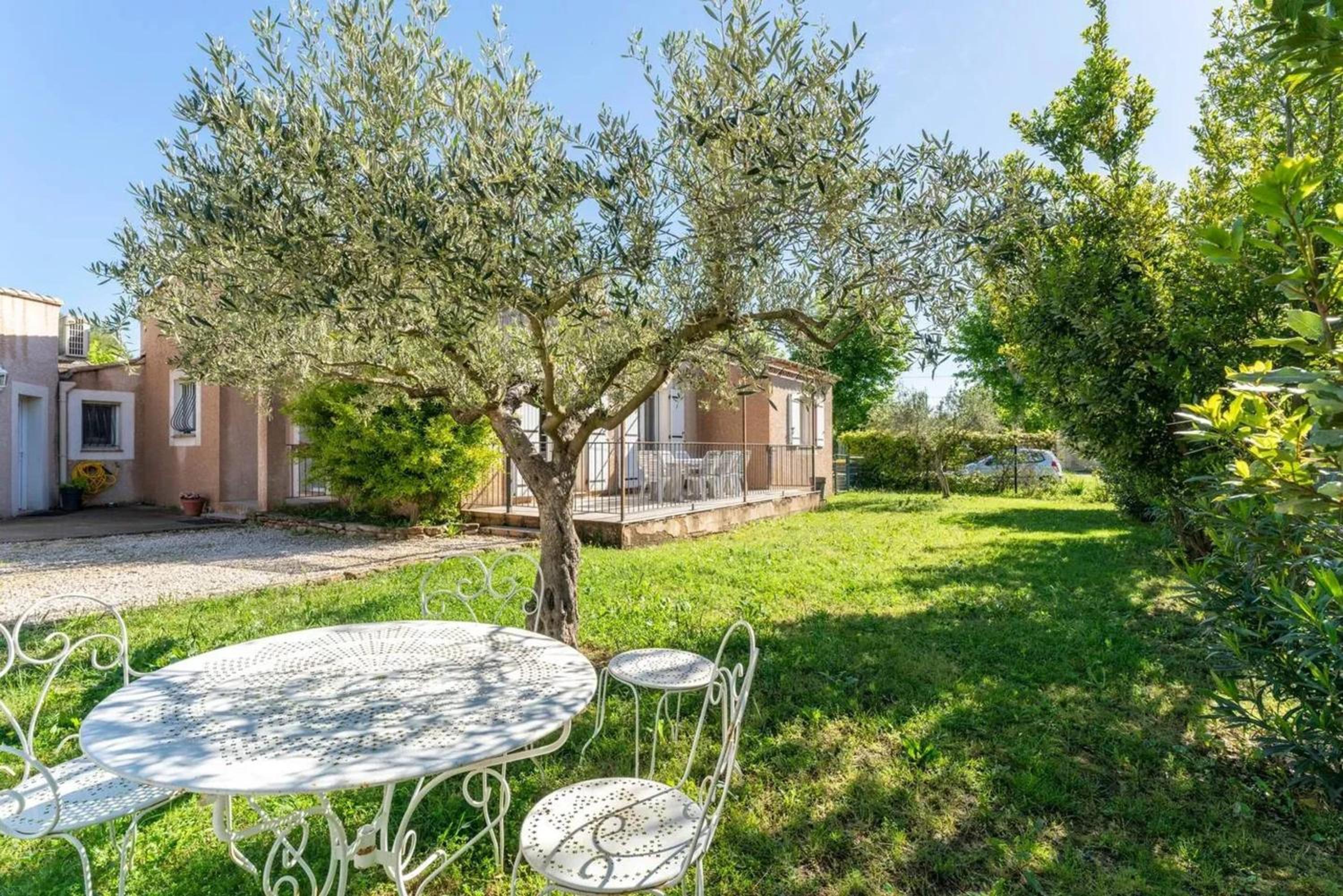 Maison accueillante a Sernhac ideale pour 7 personnes + Jardin Images